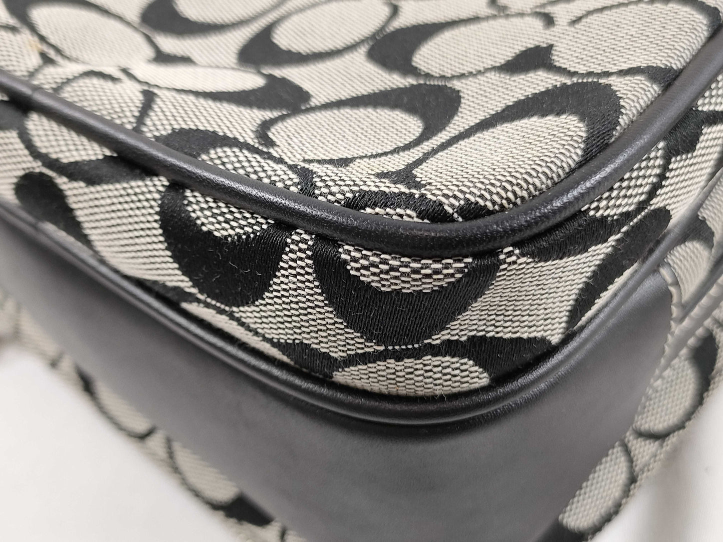 COACH Signature J055-4270 Shoulder Bag