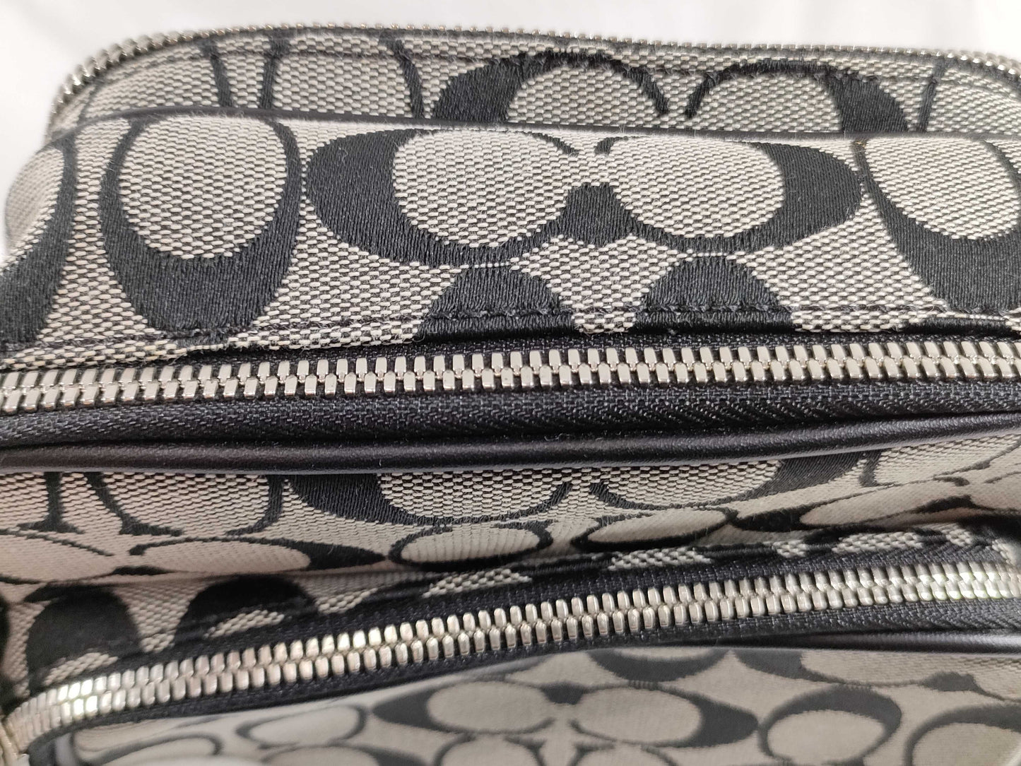 COACH Signature J055-4270 Shoulder Bag