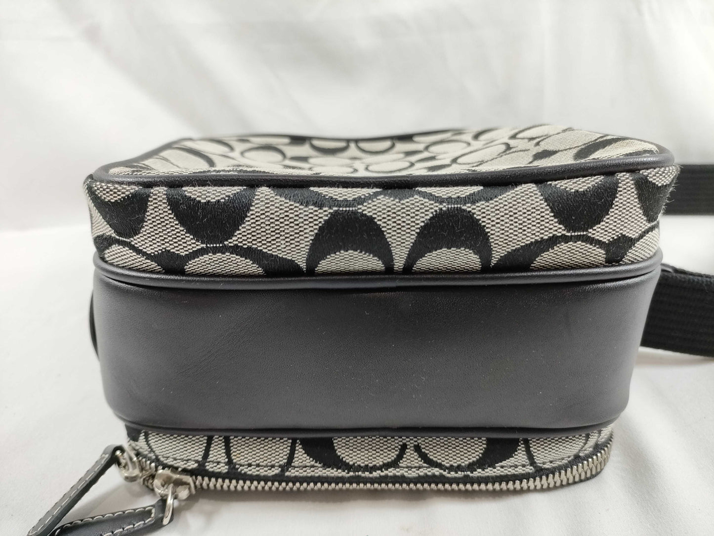 COACH Signature J055-4270 Shoulder Bag