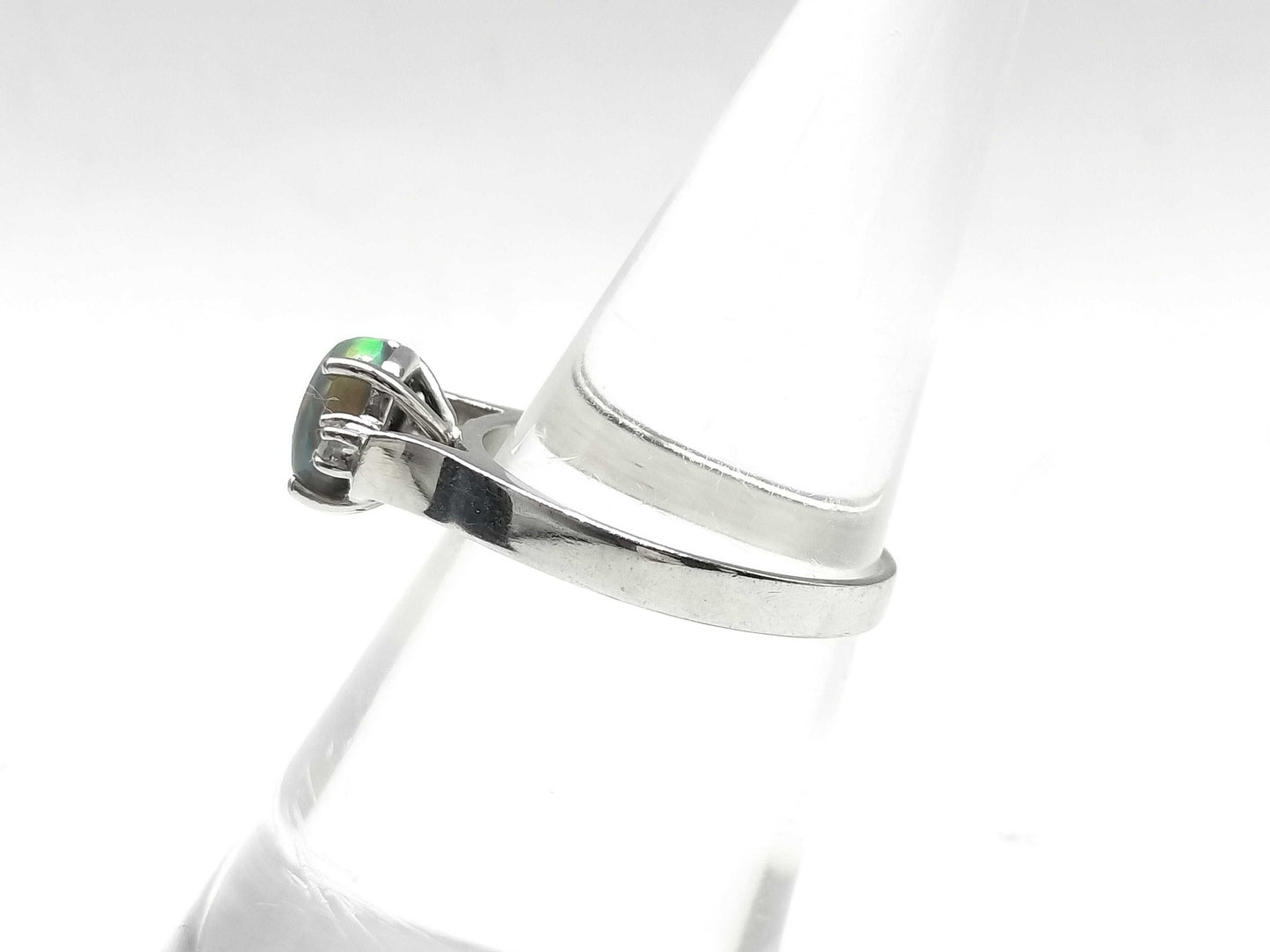 Opal and Diamond 750 3.1g Ring