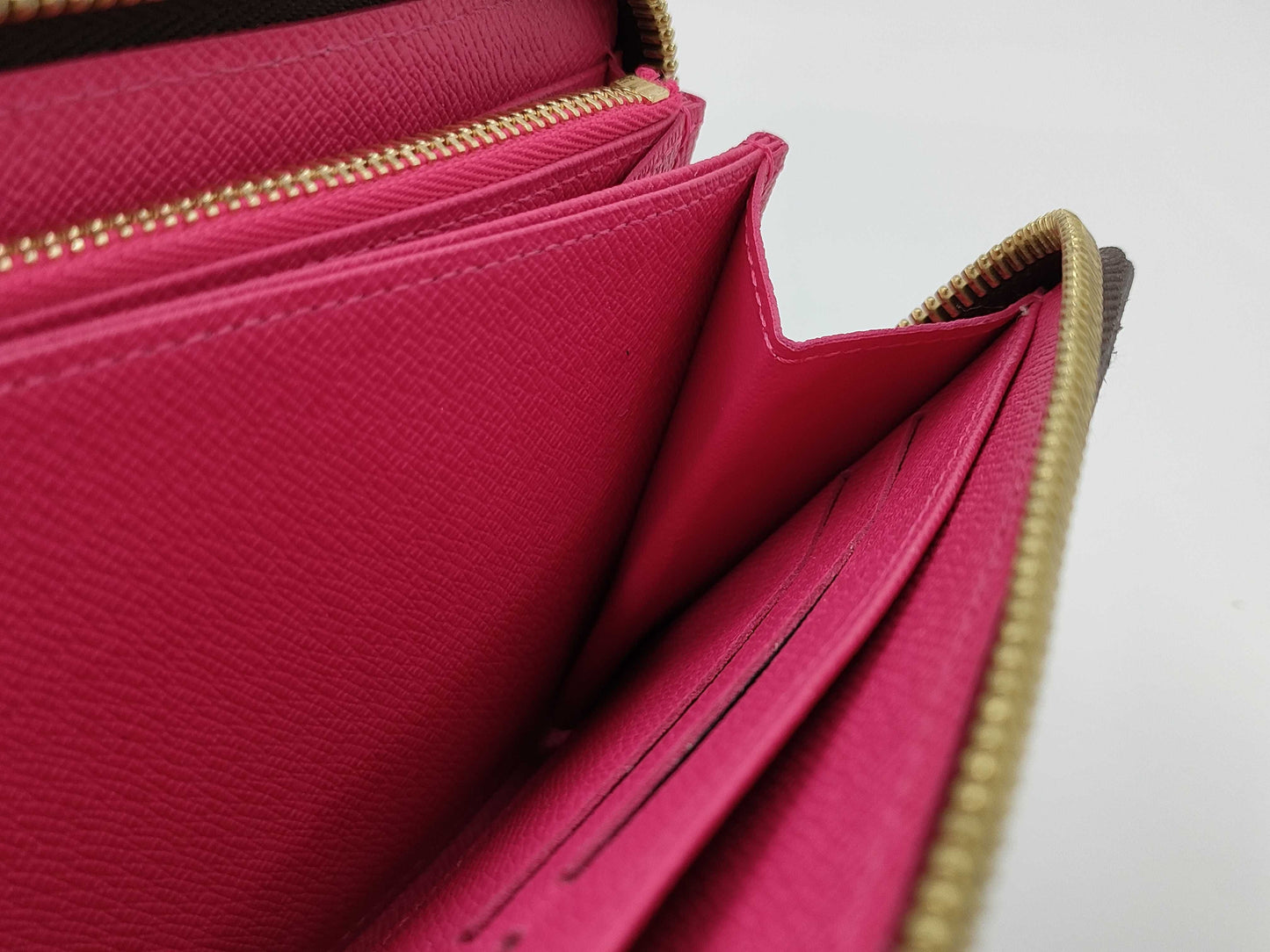 LOUIS VUITTON Monogram Evasion Zippy Wallet