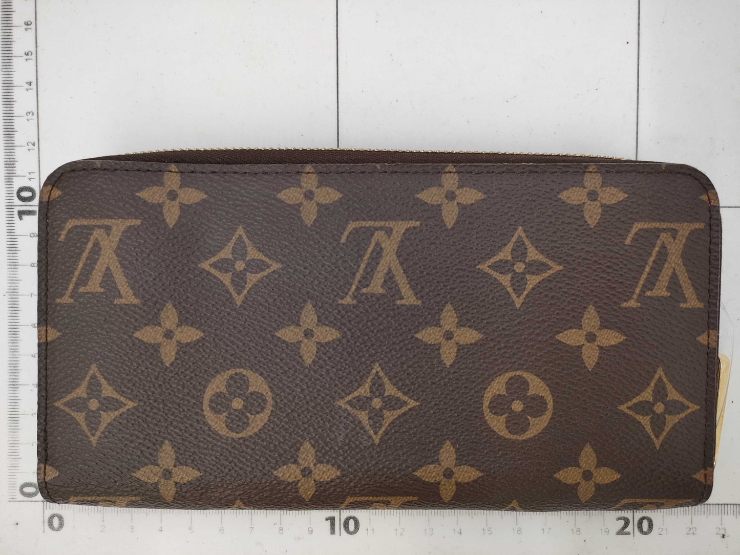 LOUIS VUITTON Monogram Evasion Zippy Wallet