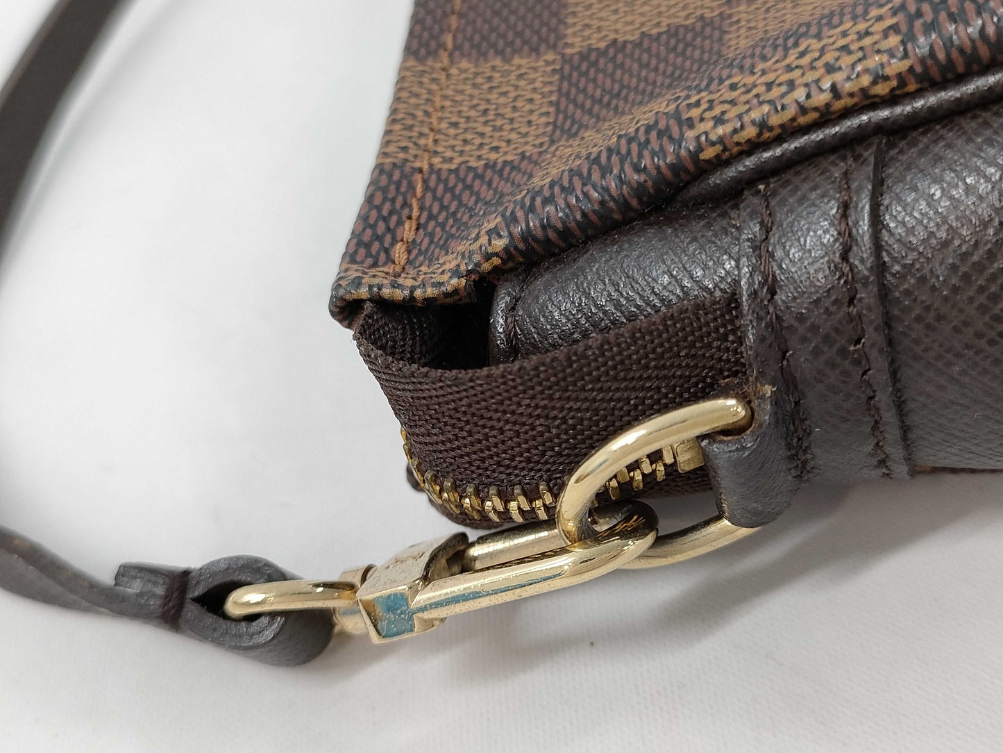 LOUIS VUITTON Damier Truth Makeup Handbag