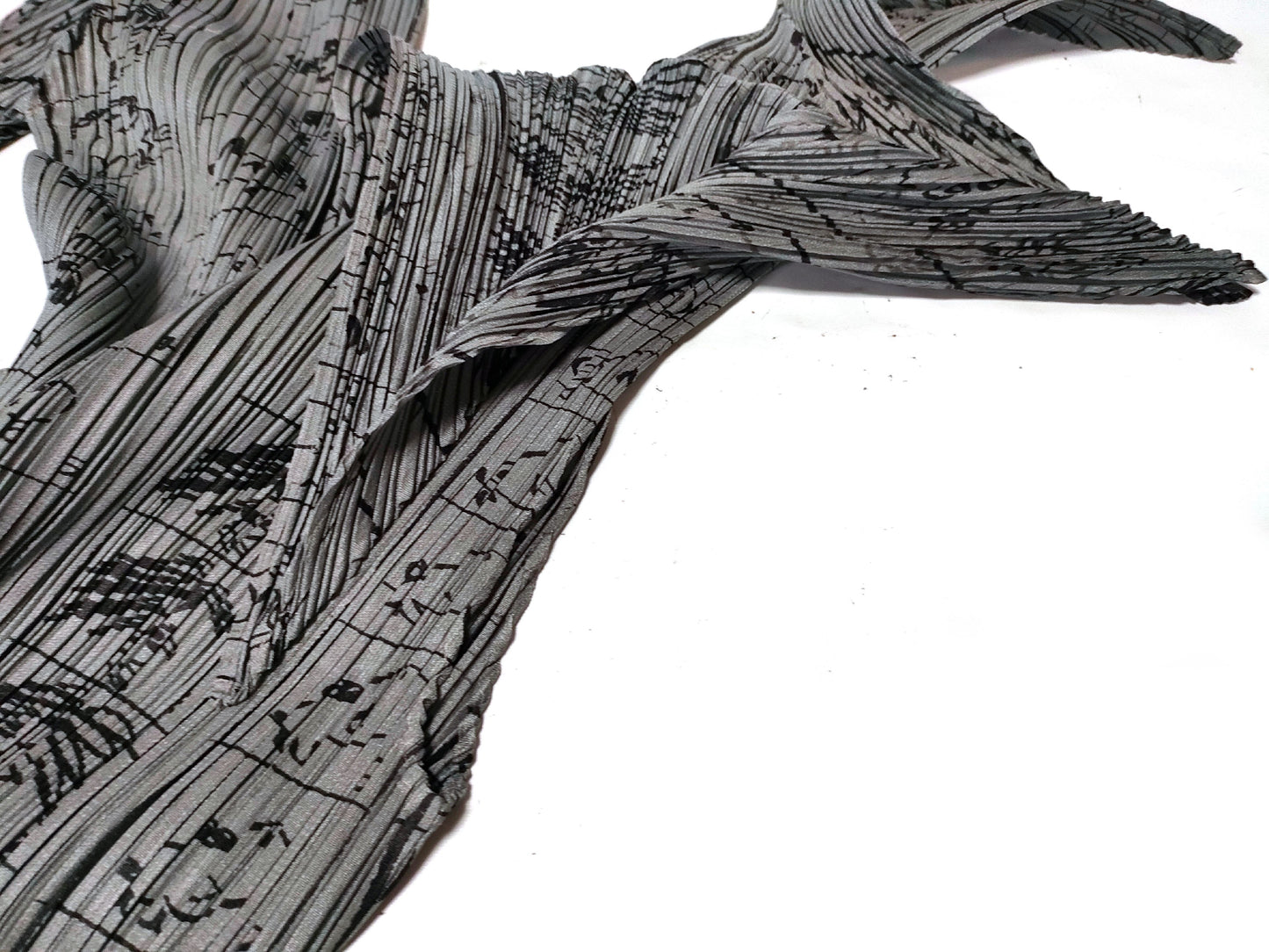 ISSEY MIYAKE Pleated Bottoms and All-Over Print Tops