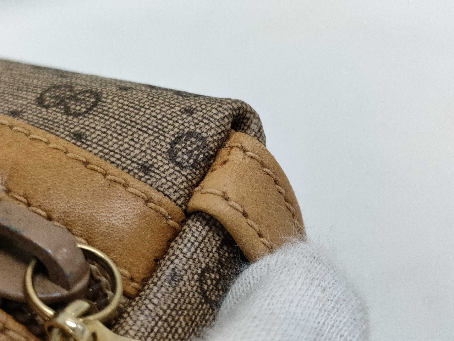 GUCCI Micro GG Pouch Pouch