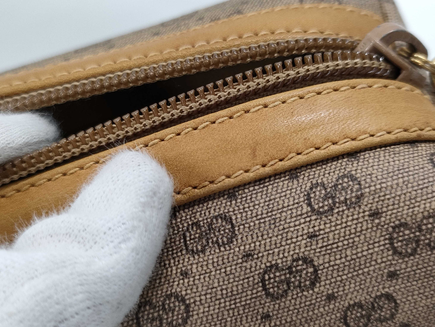 GUCCI Micro GG Pouch Pouch