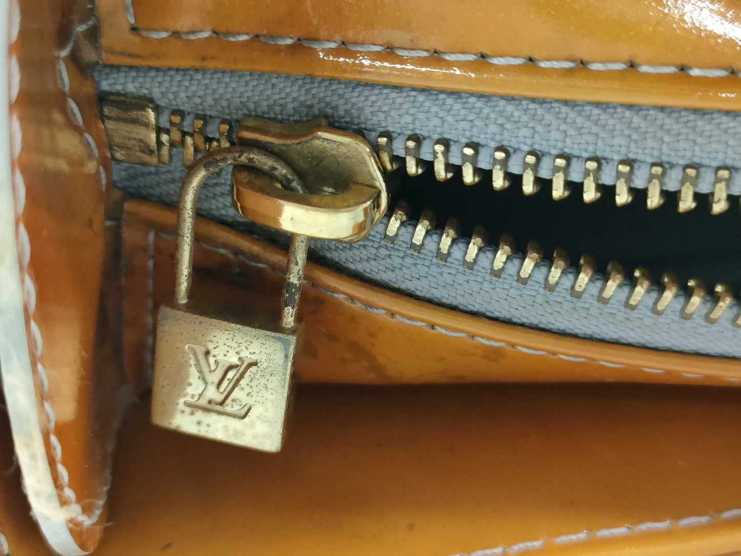 LOUIS VUITTON Vernis Columbus Tote Bag