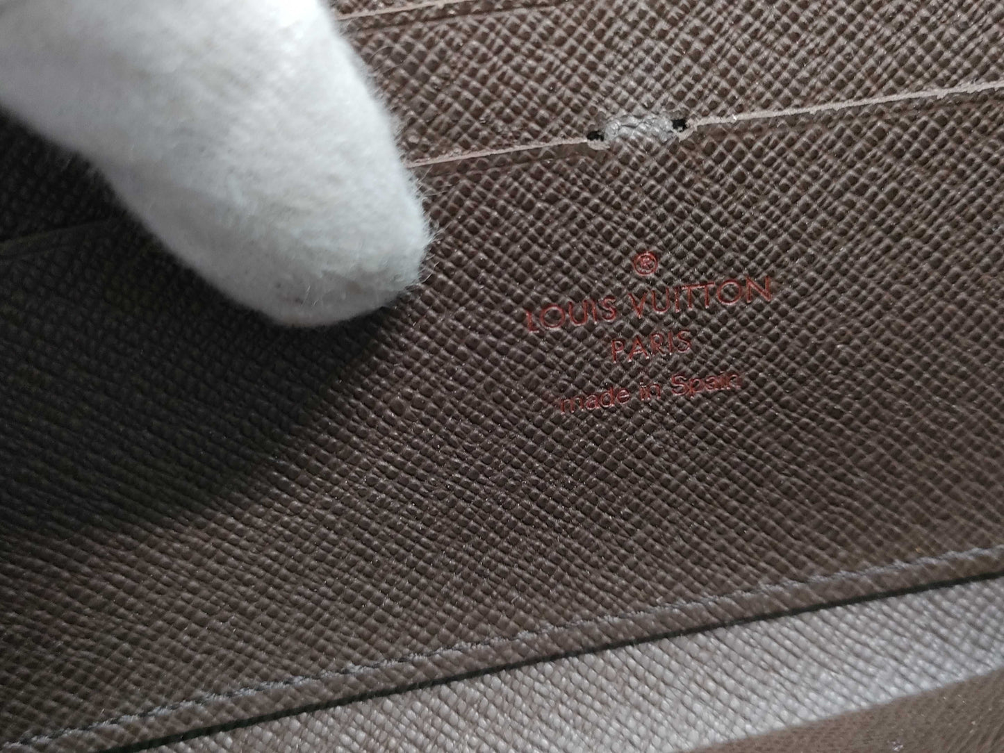 LOUIS VUITTON Damier Zippy Wallet Zipper Broken Wallet