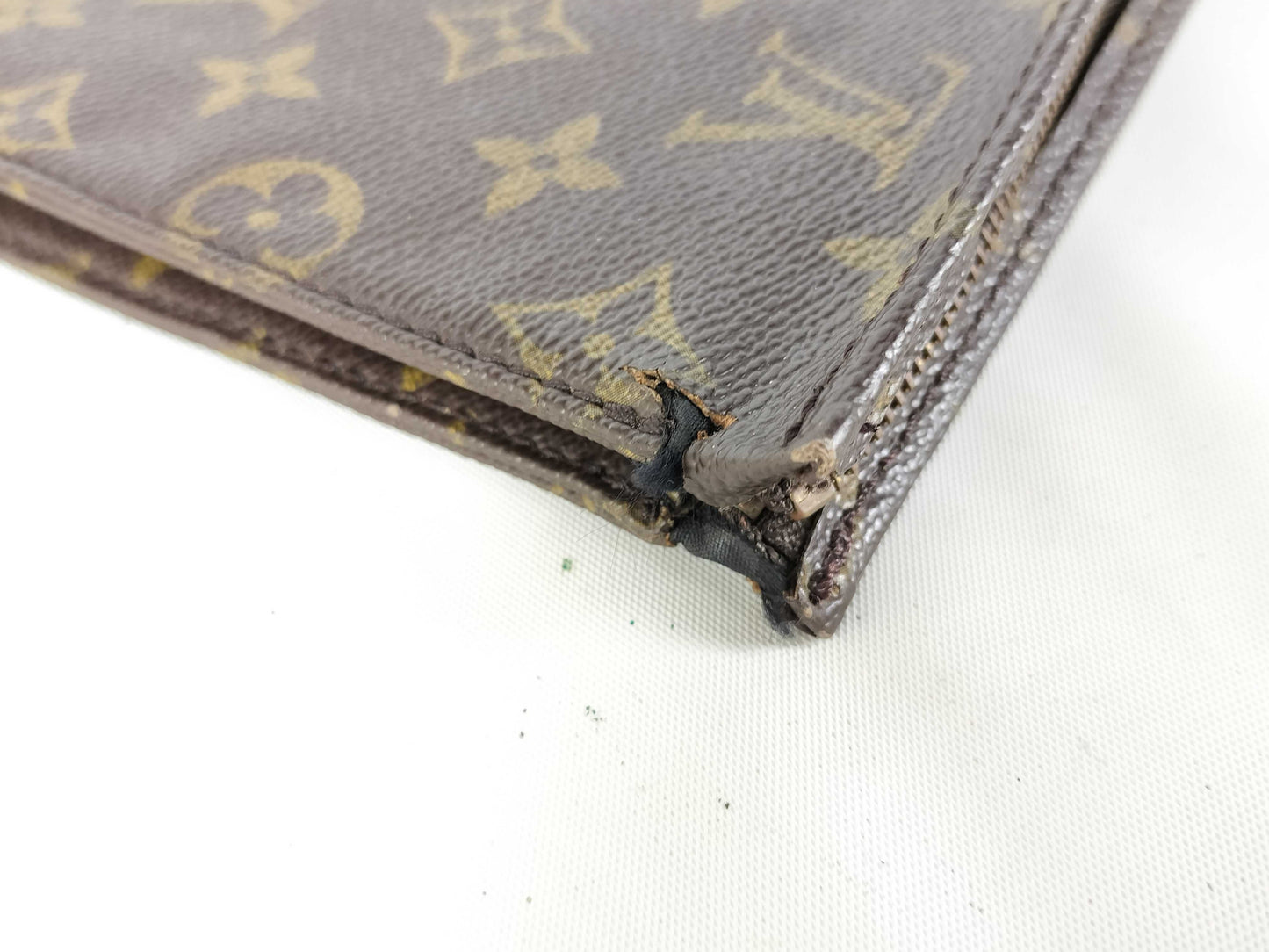 LOUIS VUITTON Unidentified Monogram Poche Toilette 26 Pouch