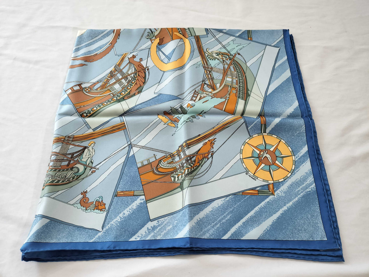 HERMES Carré 90 FACE AU LARGE Scarf