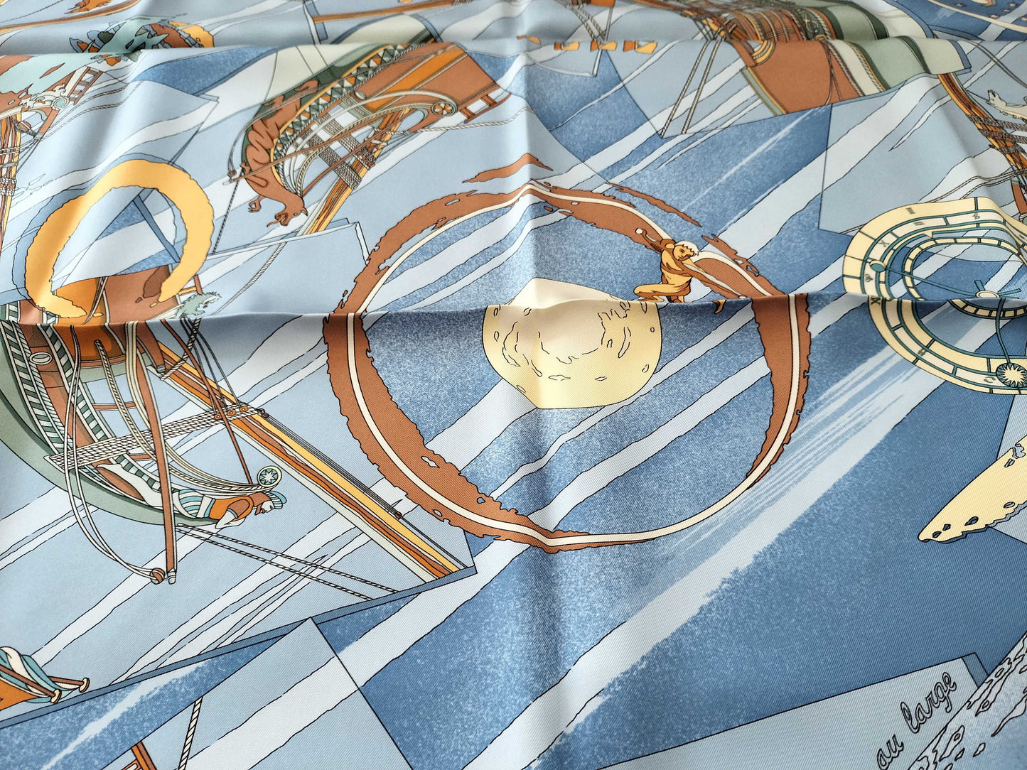 HERMES Carré 90 FACE AU LARGE Scarf