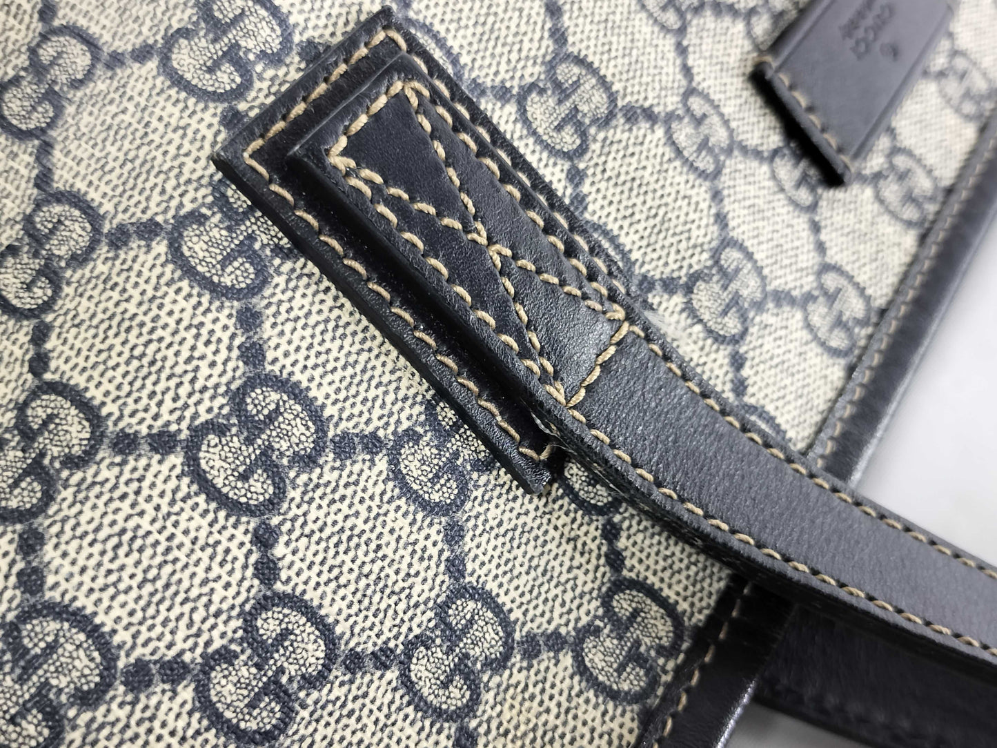 GUCCI GG Supreme 211137 Tote Serial Number 001998 Tote Bag