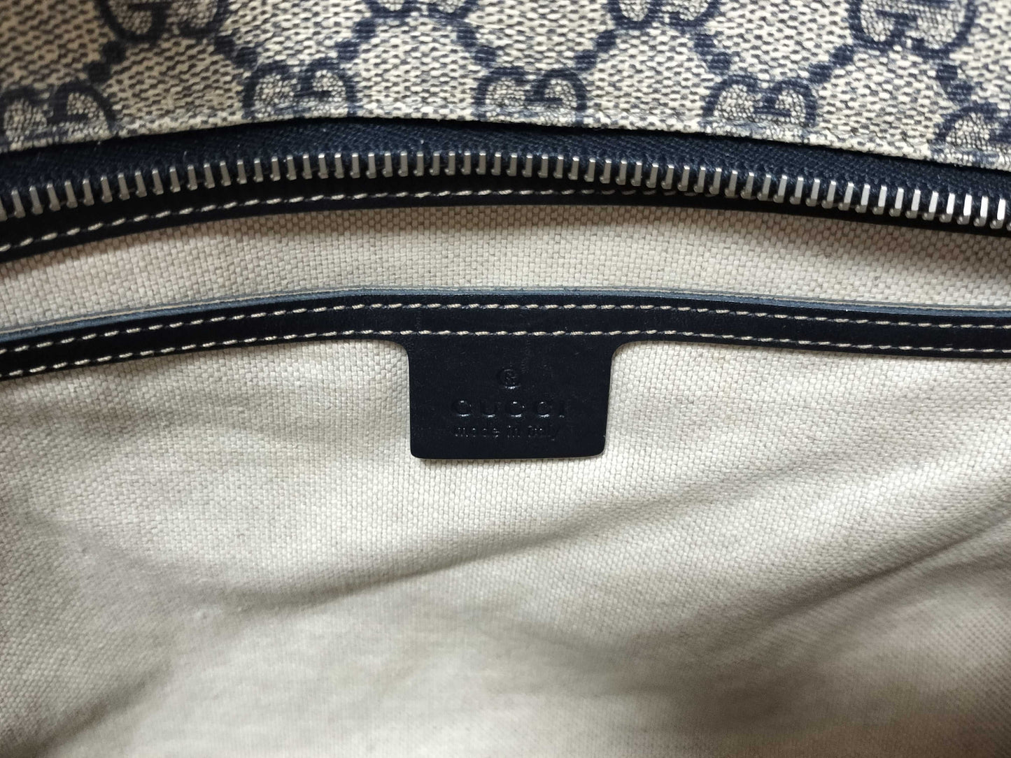 GUCCI GG Supreme 211137 Tote Serial Number 001998 Tote Bag