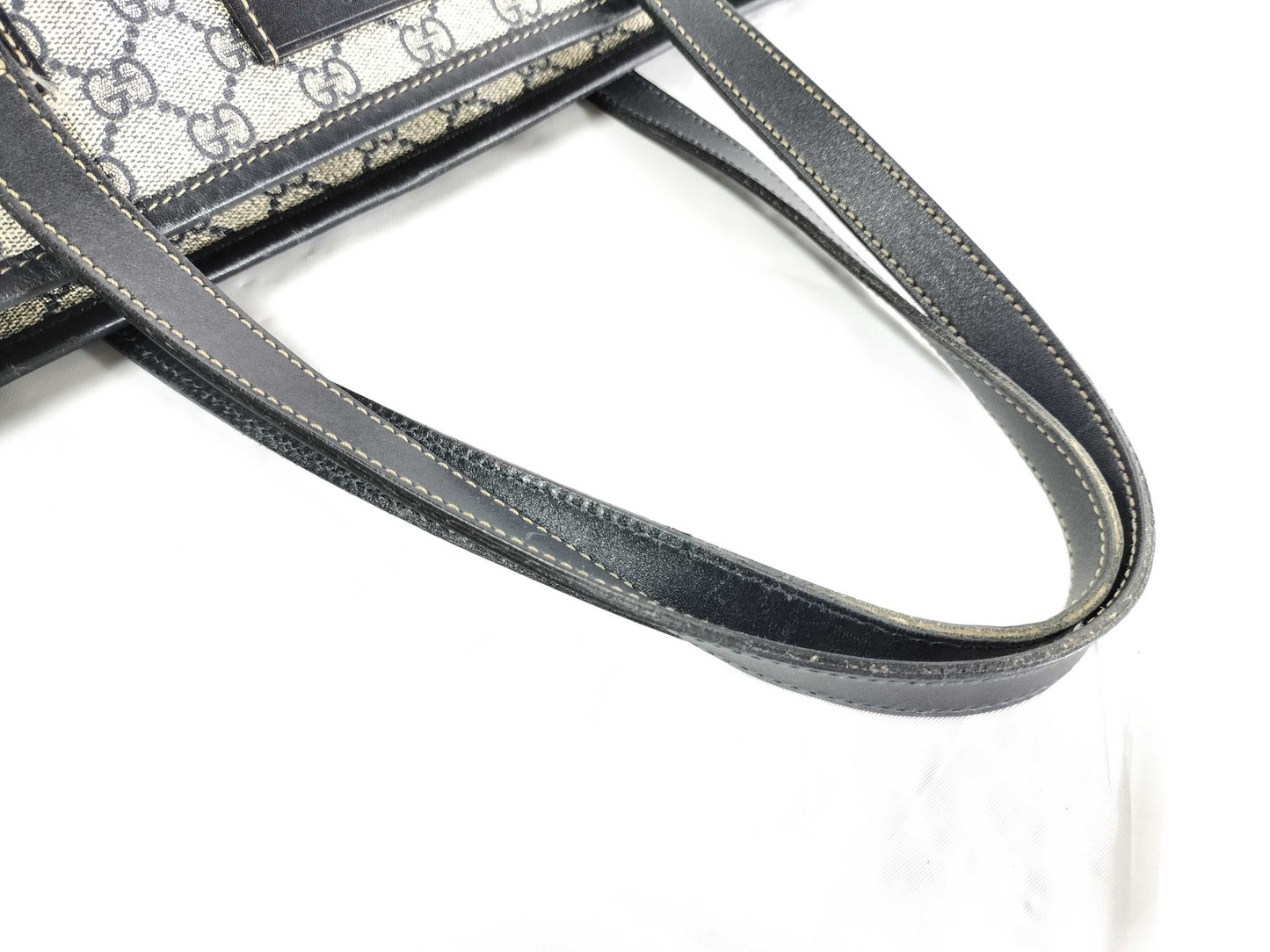 GUCCI GG Supreme 211137 Tote Serial Number 001998 Tote Bag