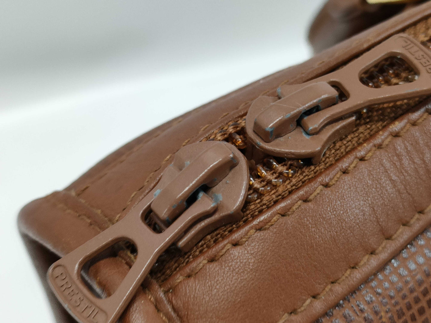 HUNTING WORLD Leather Handbag Brown Handbag