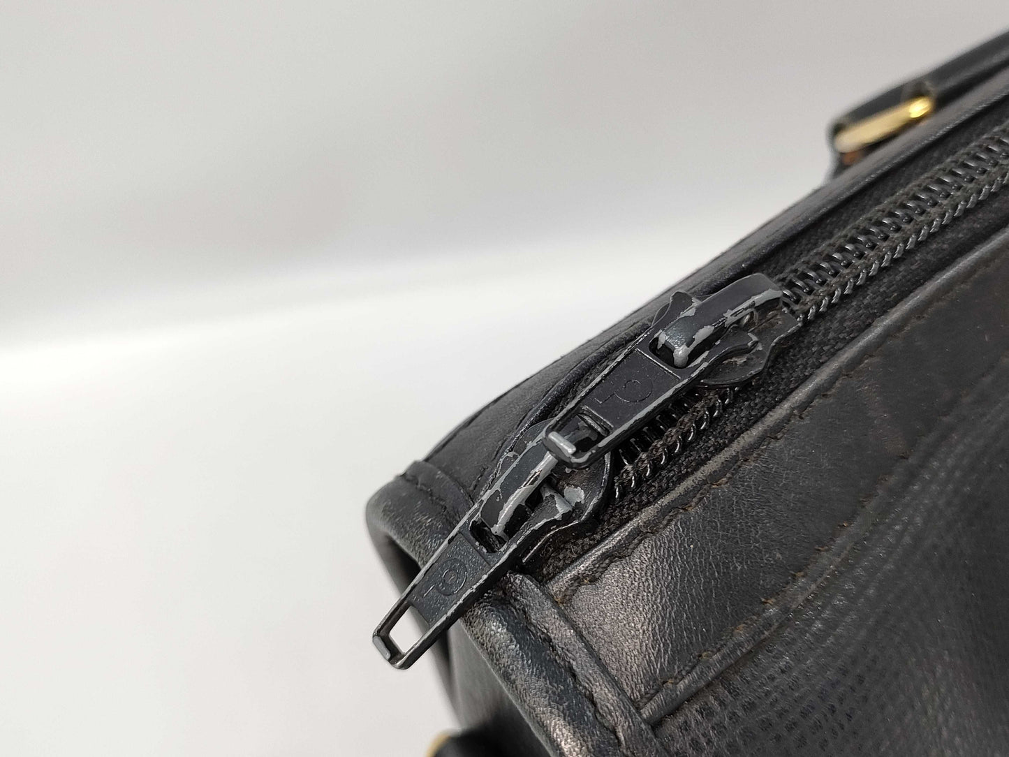 HUNTING WORLD Leather Handbag Black Handbag