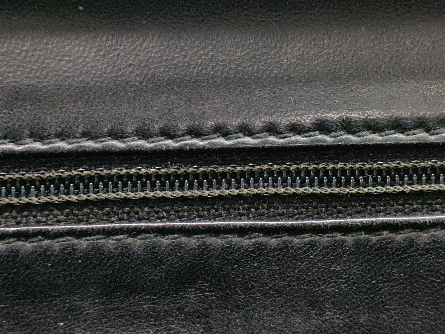 HUNTING WORLD Leather Shoulder Bag/Handbag
