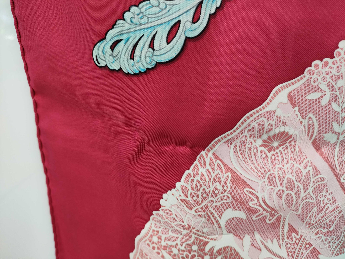 HERMES Carre Enchanting Breeze Scarf