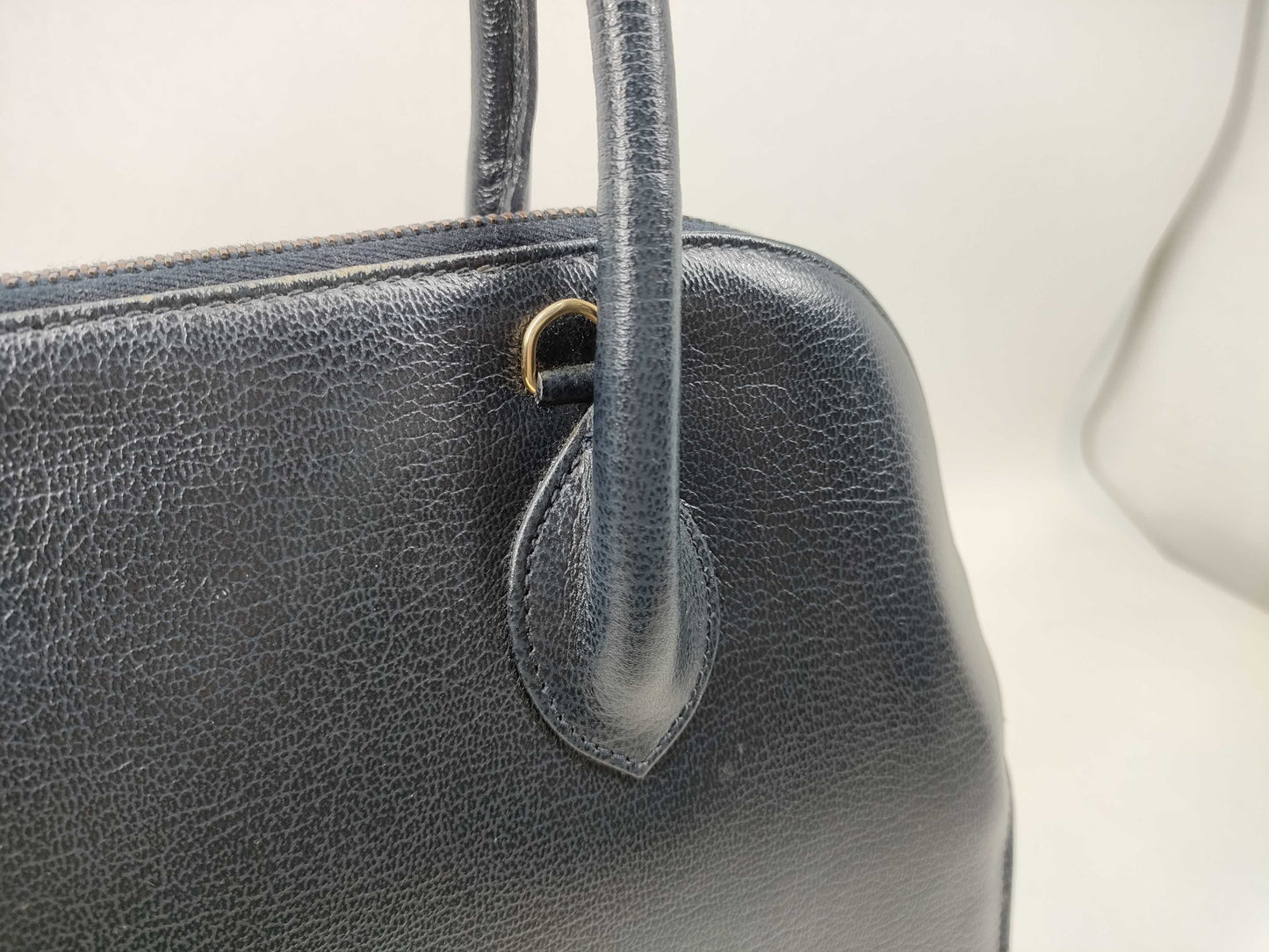 Salvatore Ferragamo Gancini Leather Handbag/Suitable for Scratch Resistance