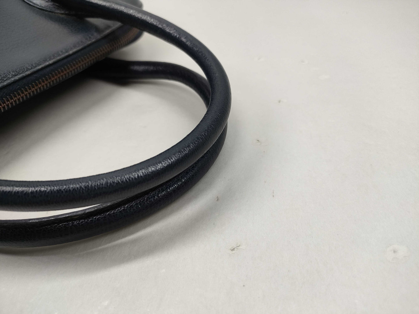 Salvatore Ferragamo Gancini Leather Handbag/Suitable for Scratch Resistance