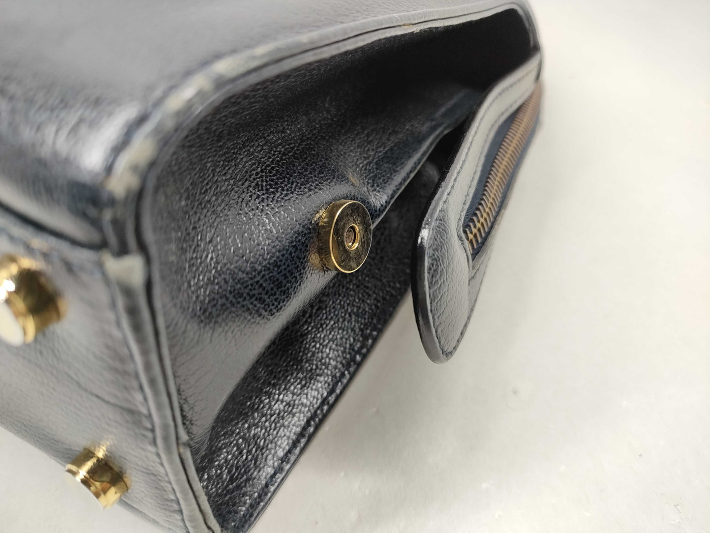 Salvatore Ferragamo Gancini Leather Handbag/Suitable for Scratch Resistance