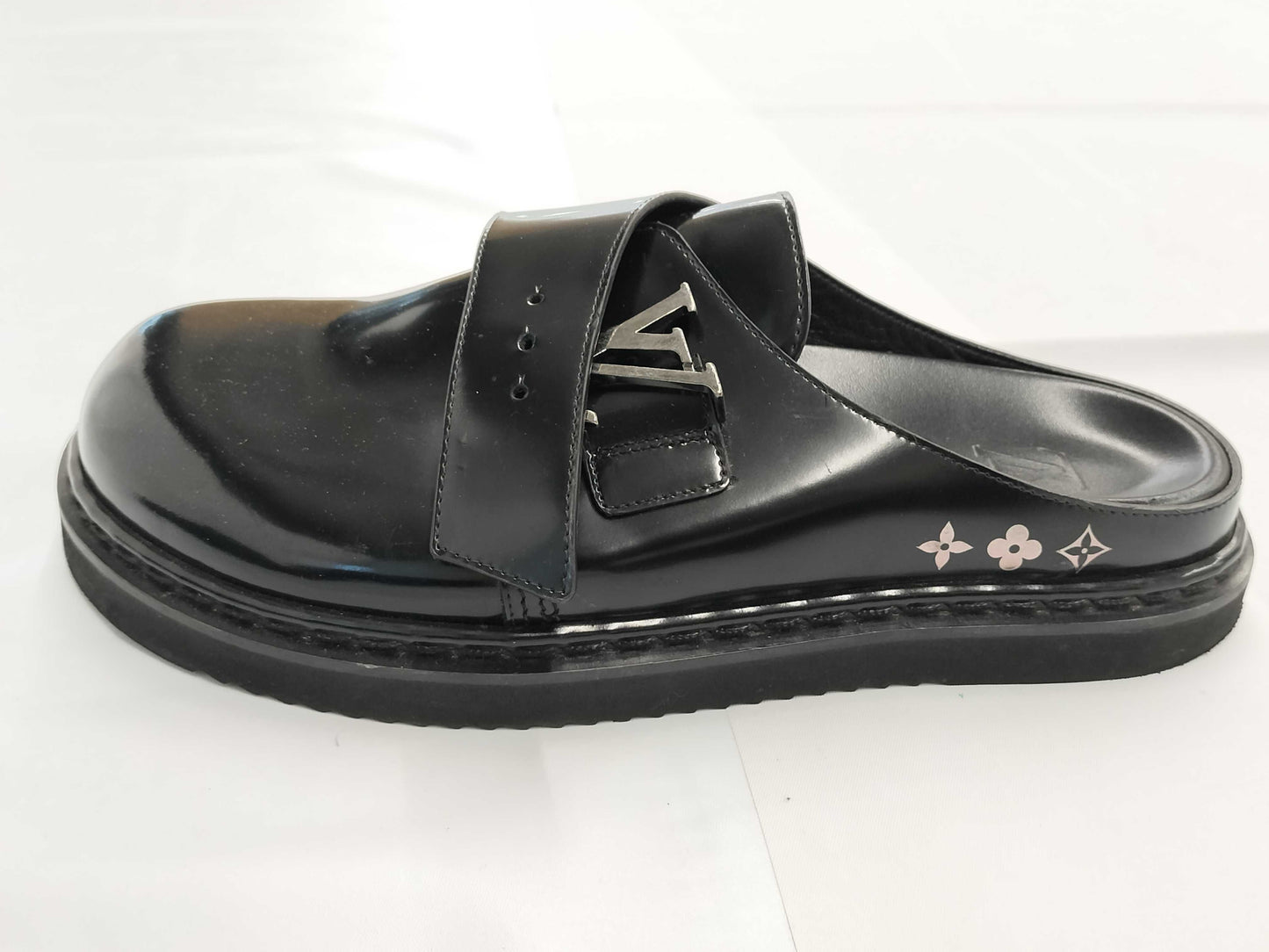 LOUIS VUITTON logo leather sandals