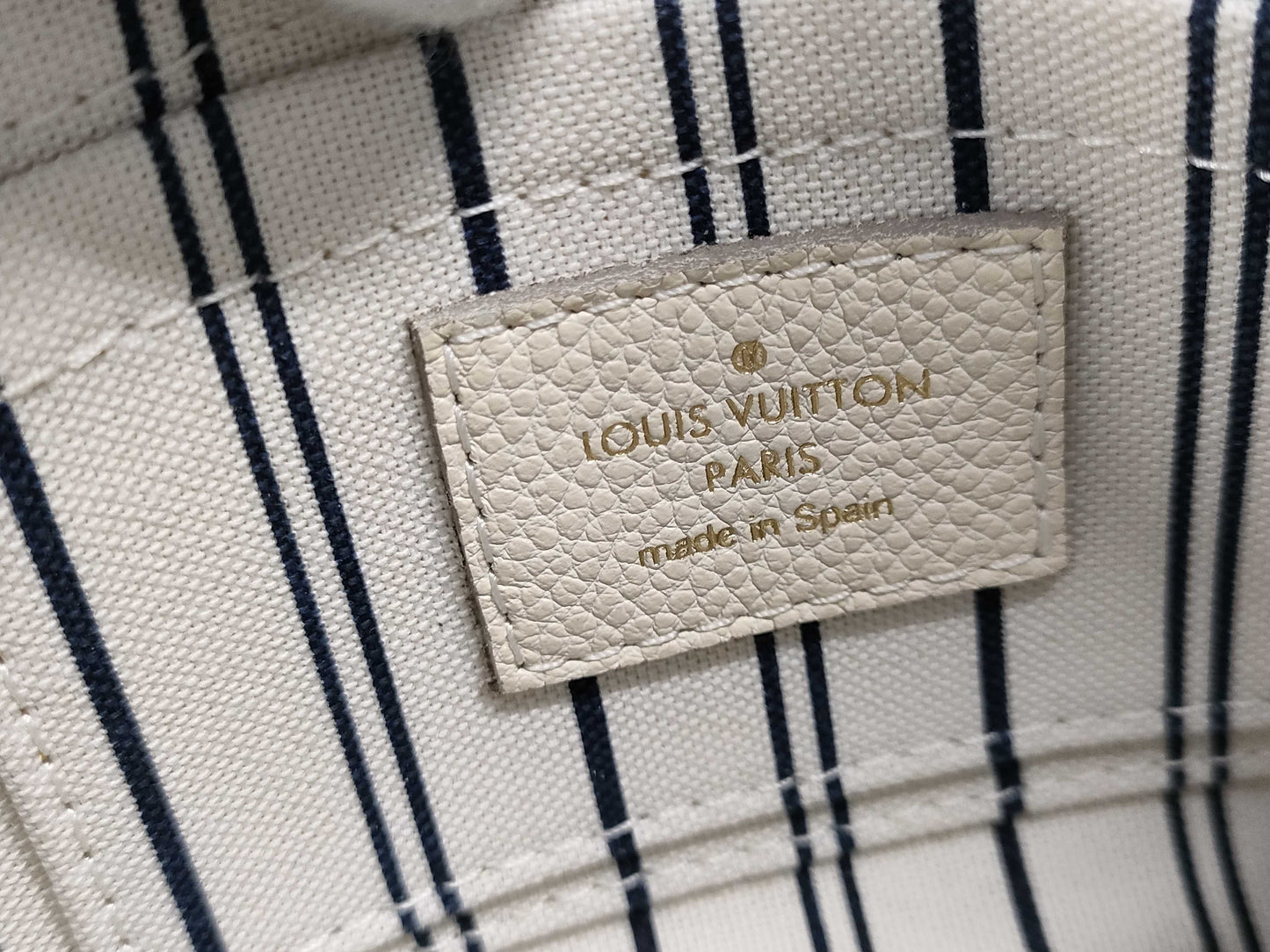 LOUIS VUITTON Empreinte accessory pouch