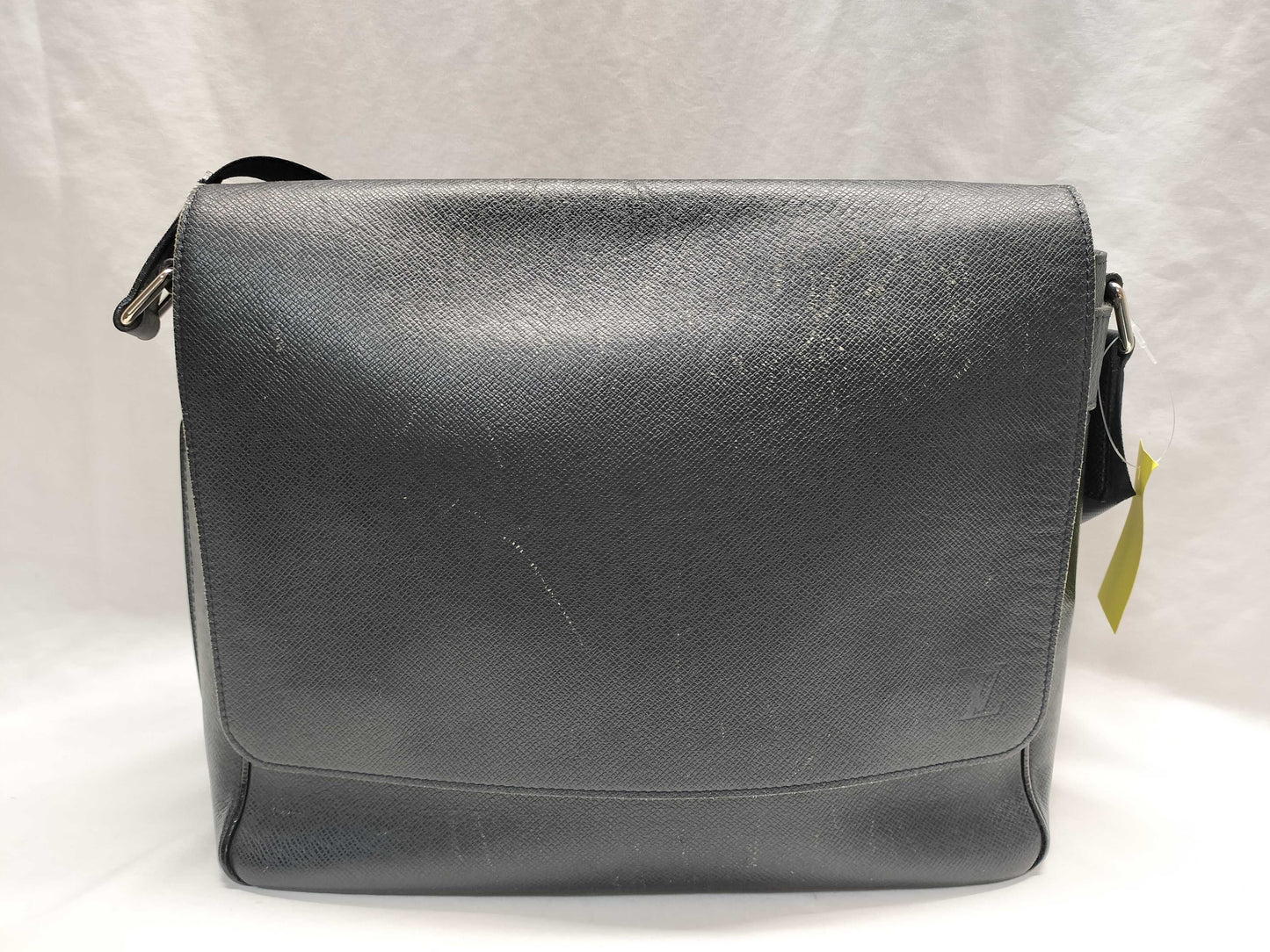 LOUIS VUITTON BA4089 Taiga Roman Shoulder Bag