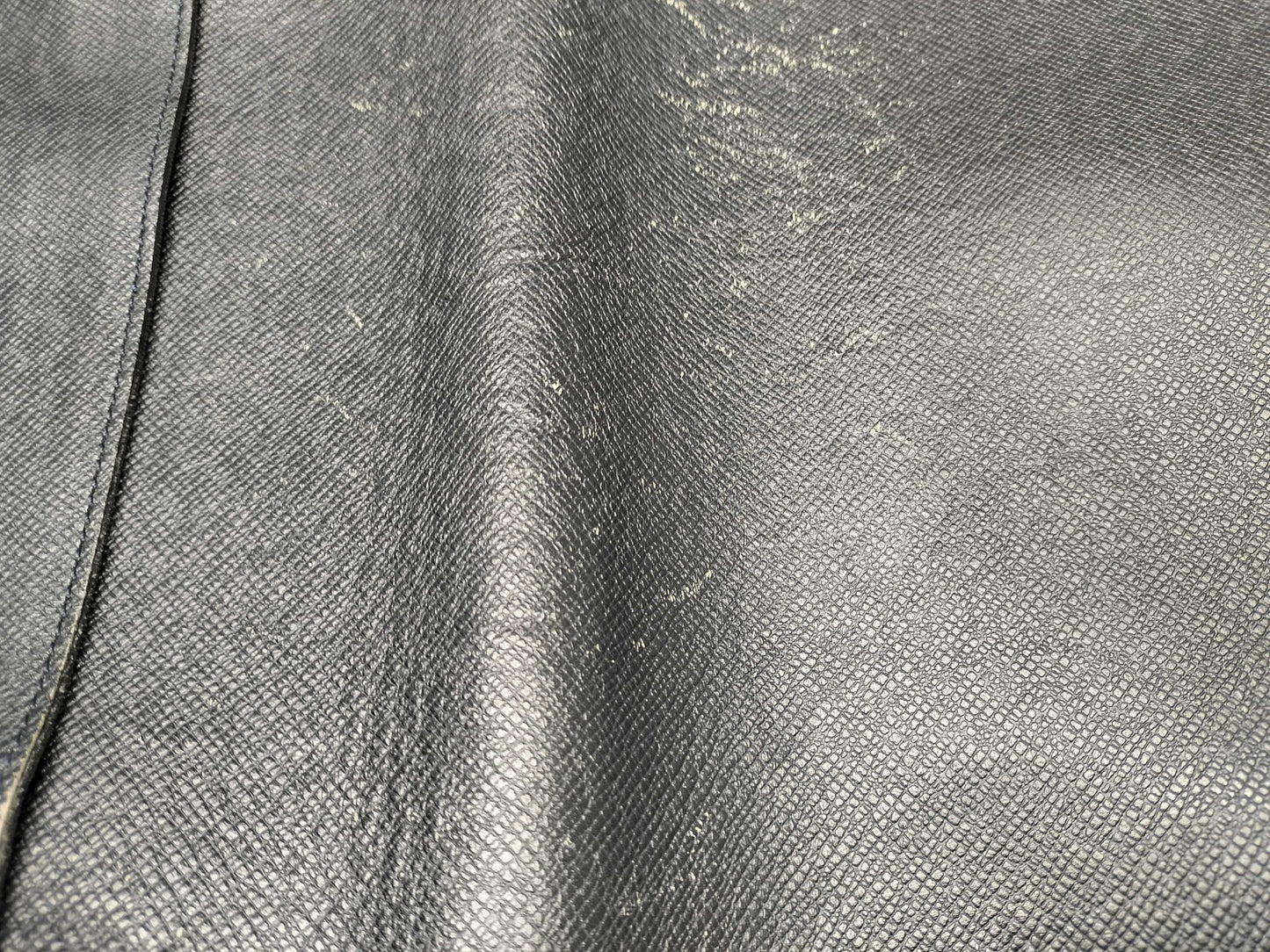 LOUIS VUITTON BA4089 Taiga Roman Shoulder Bag
