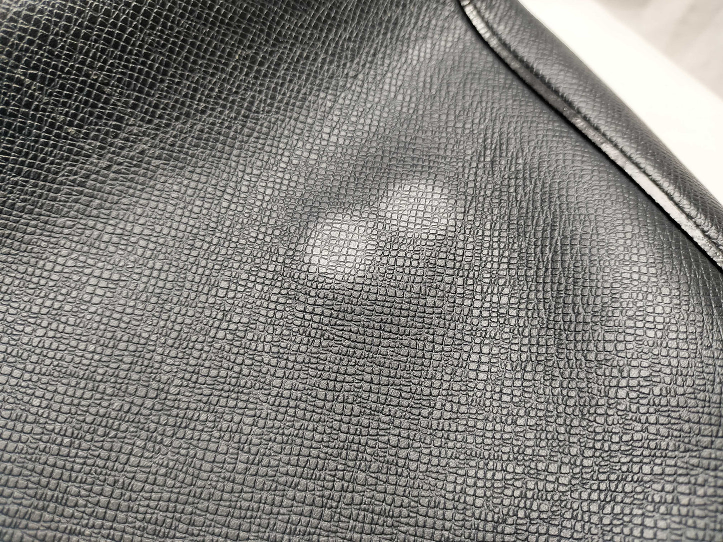 LOUIS VUITTON BA4089 Taiga Roman Shoulder Bag