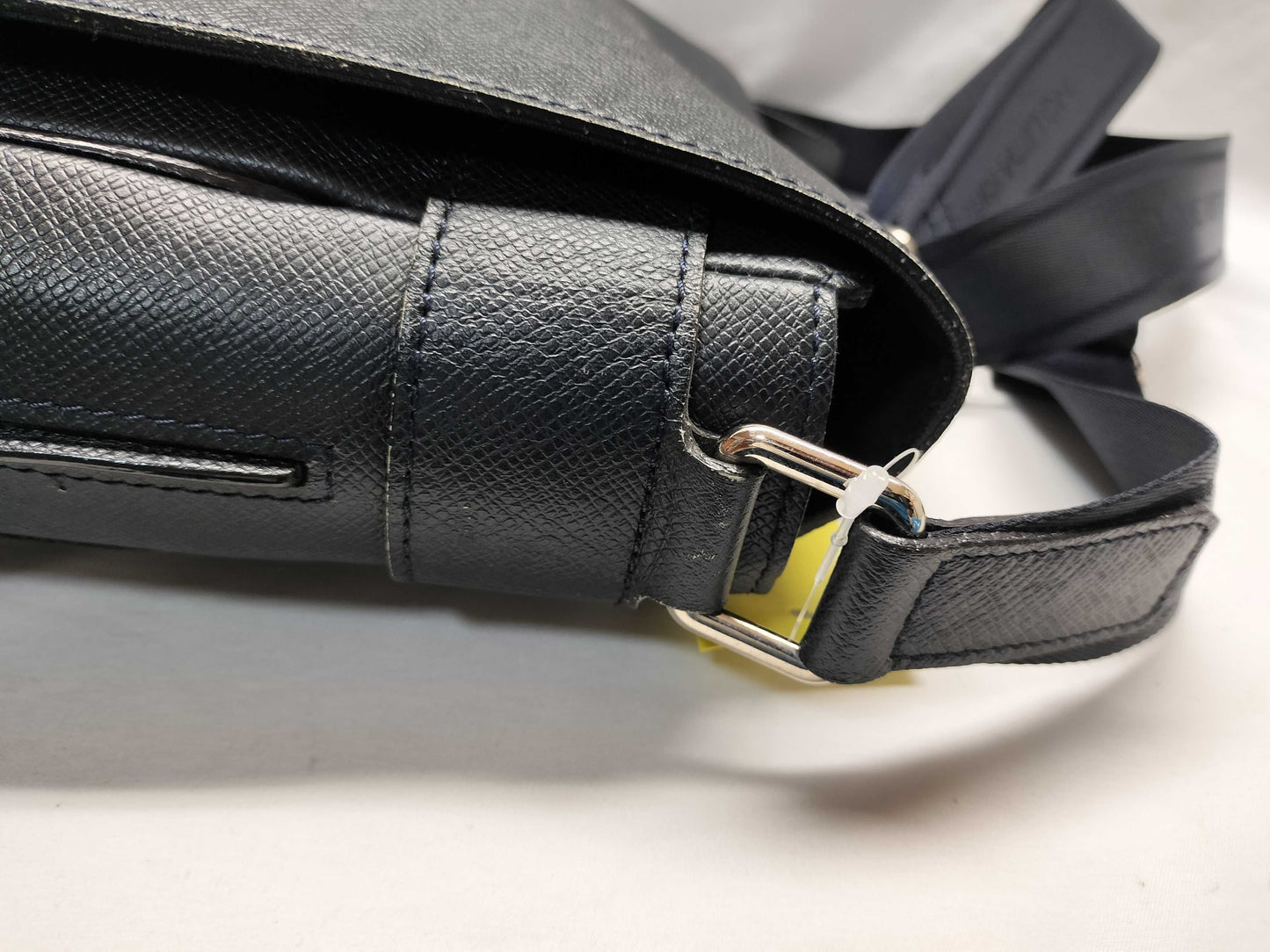 LOUIS VUITTON BA4089 Taiga Roman Shoulder Bag