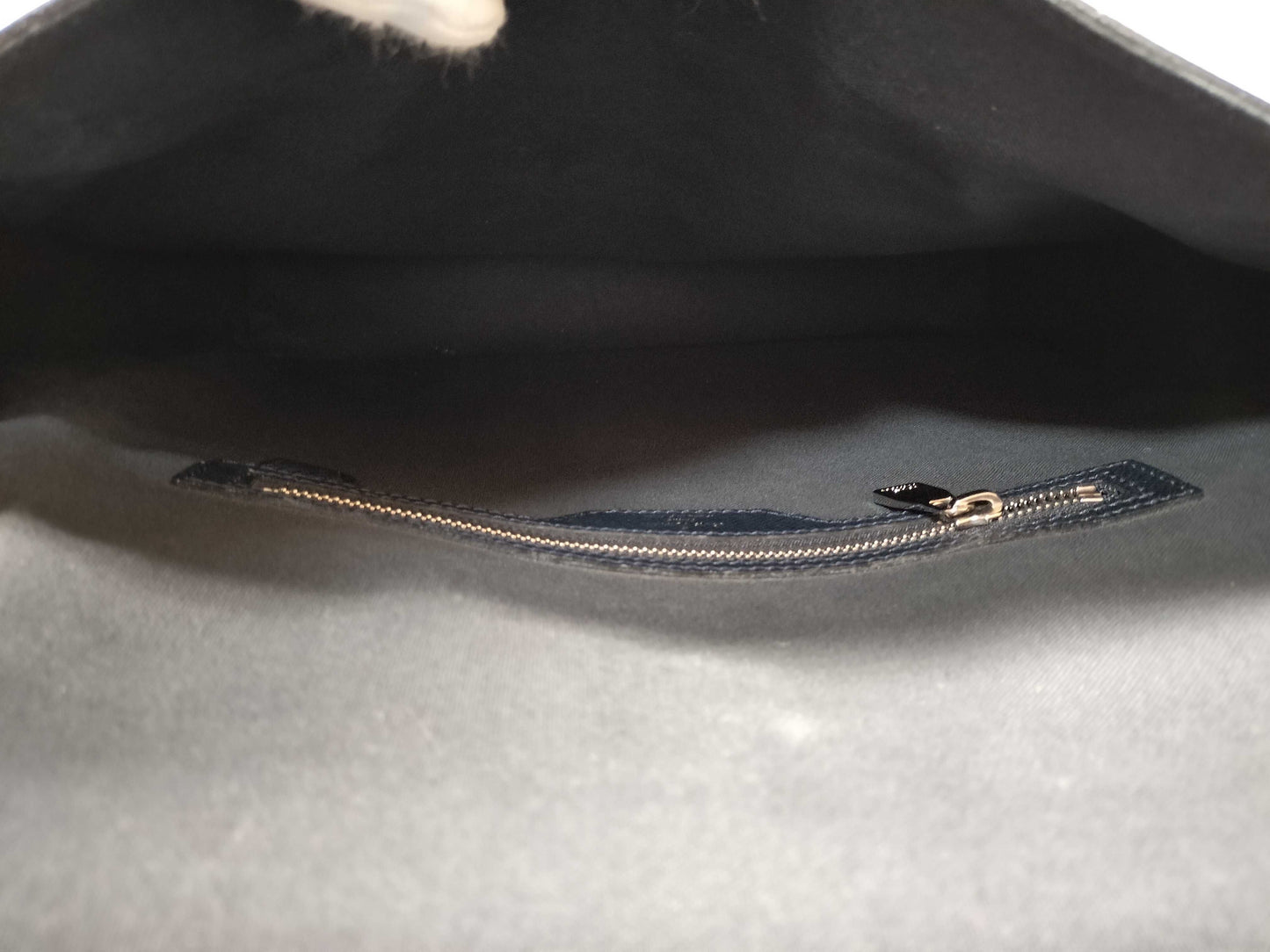 LOUIS VUITTON BA4089 Taiga Roman Shoulder Bag