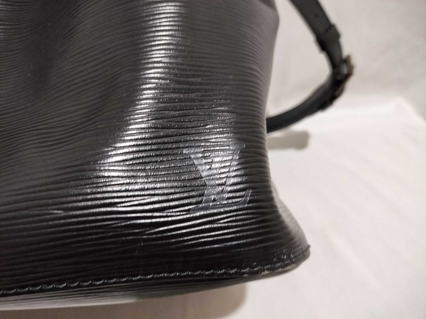 LOUIS VUITTON RFID Unverifiable Serial Number Unverifiable Epi Noe/Black Shoulder Bag