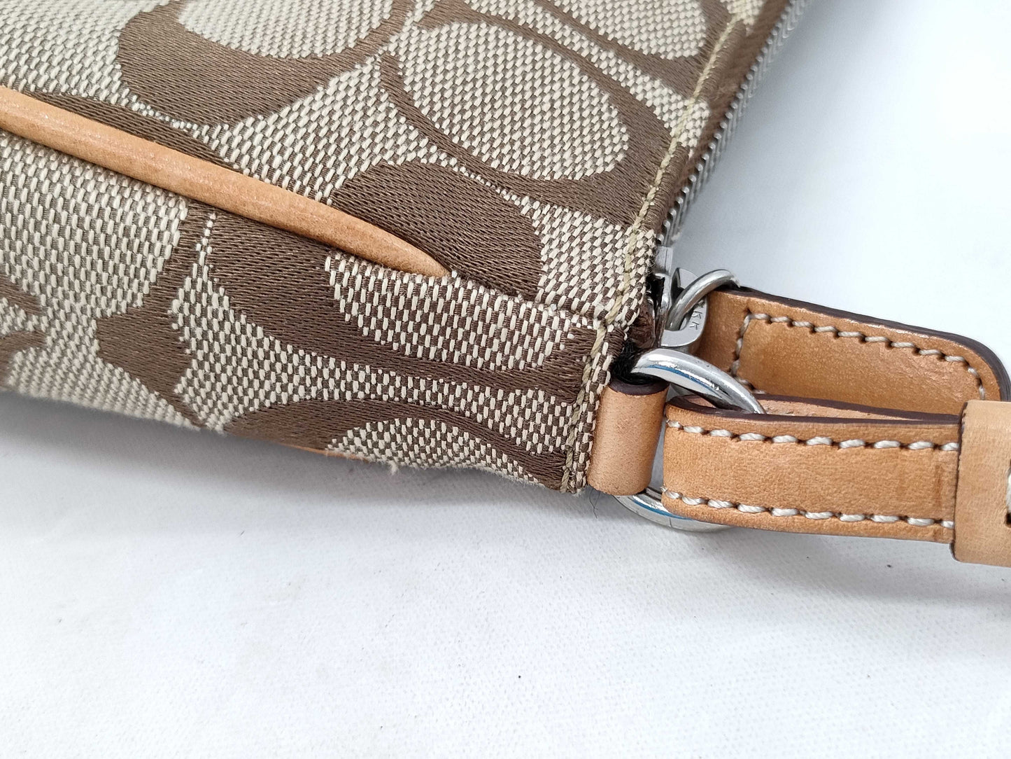 COACH Signature 32-6094 Shoulder Bag