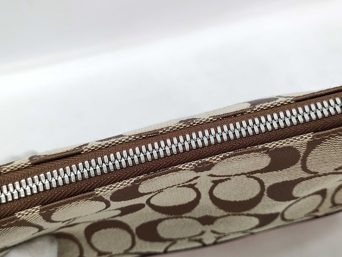 COACH Signature 32-6094 Shoulder Bag