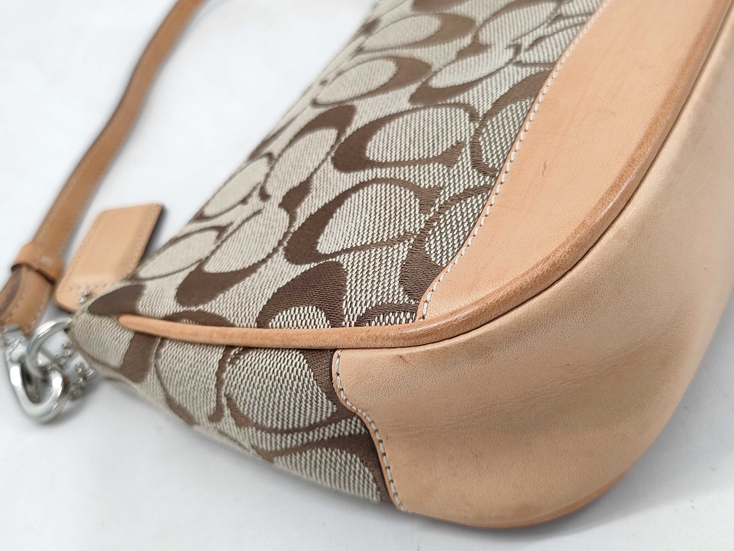 COACH Signature 32-6094 Shoulder Bag