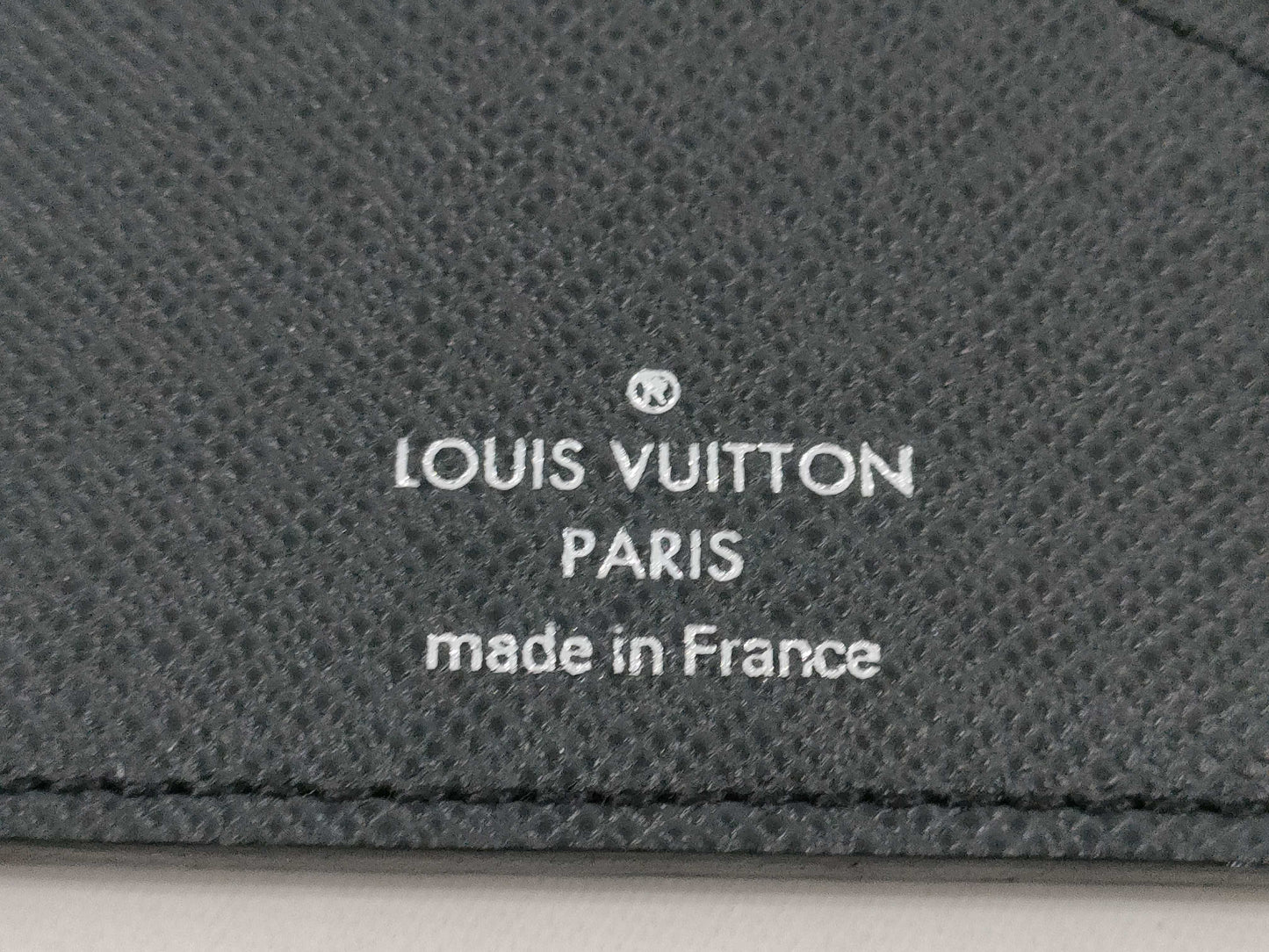 LOUIS VUITTON Taiga Portefeuille Long Wallet