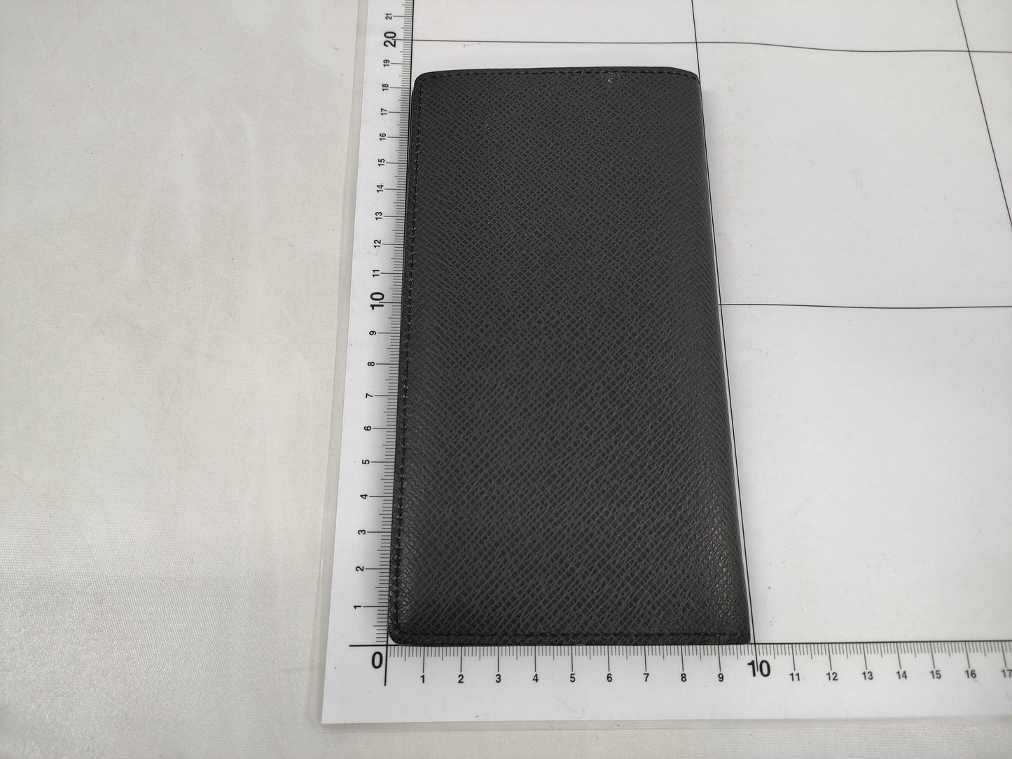 LOUIS VUITTON Taiga Portefeuille Long Wallet