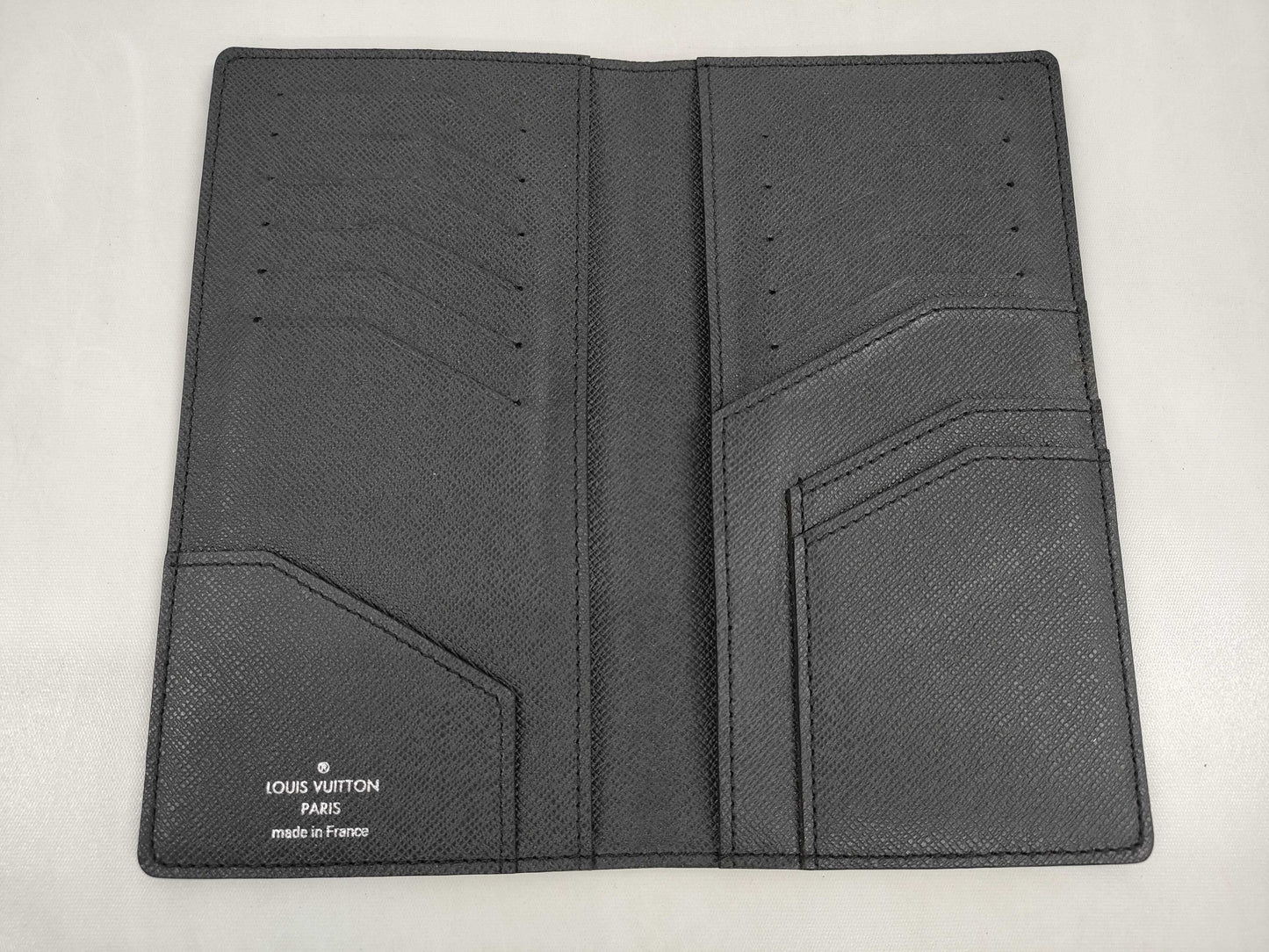 LOUIS VUITTON Taiga Portefeuille Long Wallet