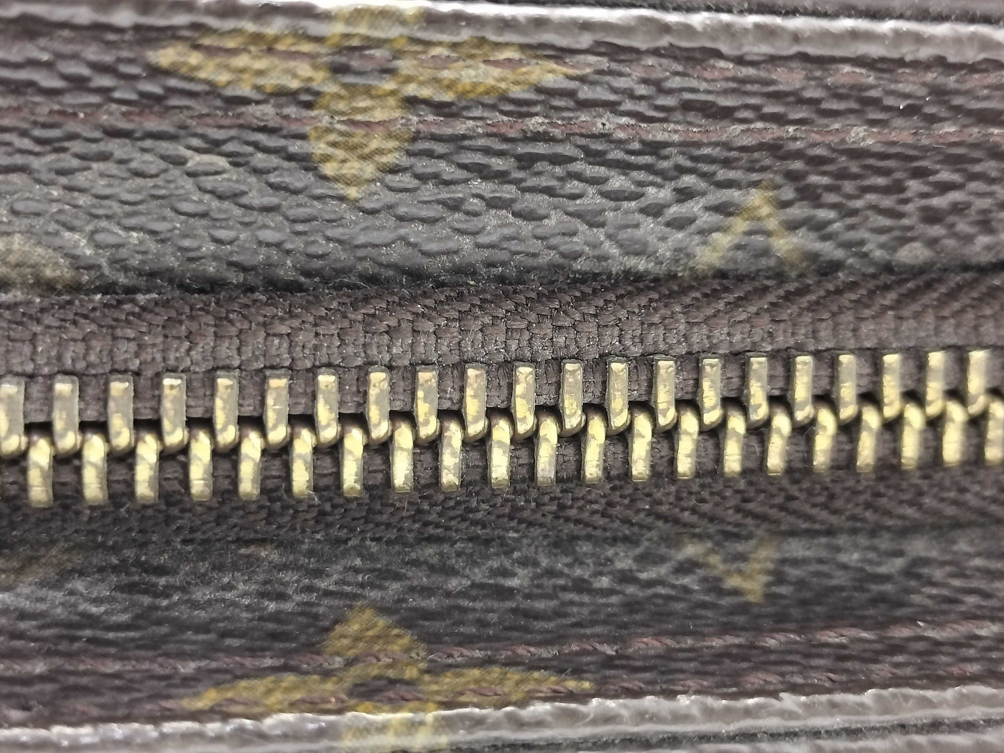 LOUIS VUITTON MI 1012 Monogram Partition Pouch