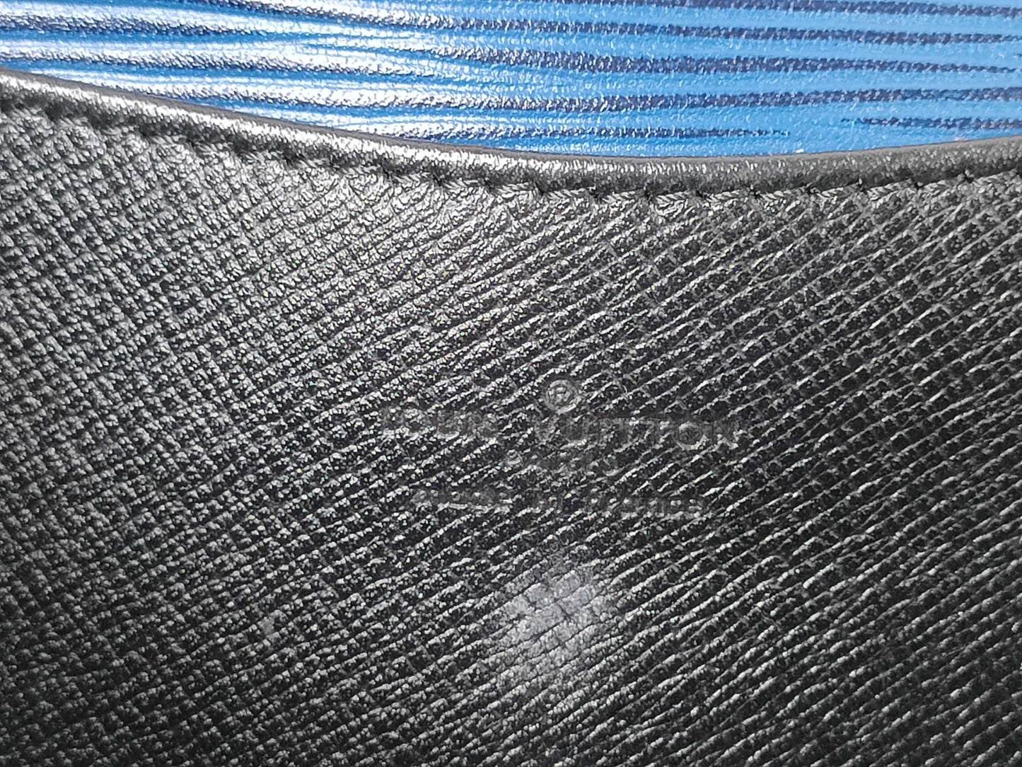 LOUIS VUITTON 863V.I Epi Montaigne Pouch