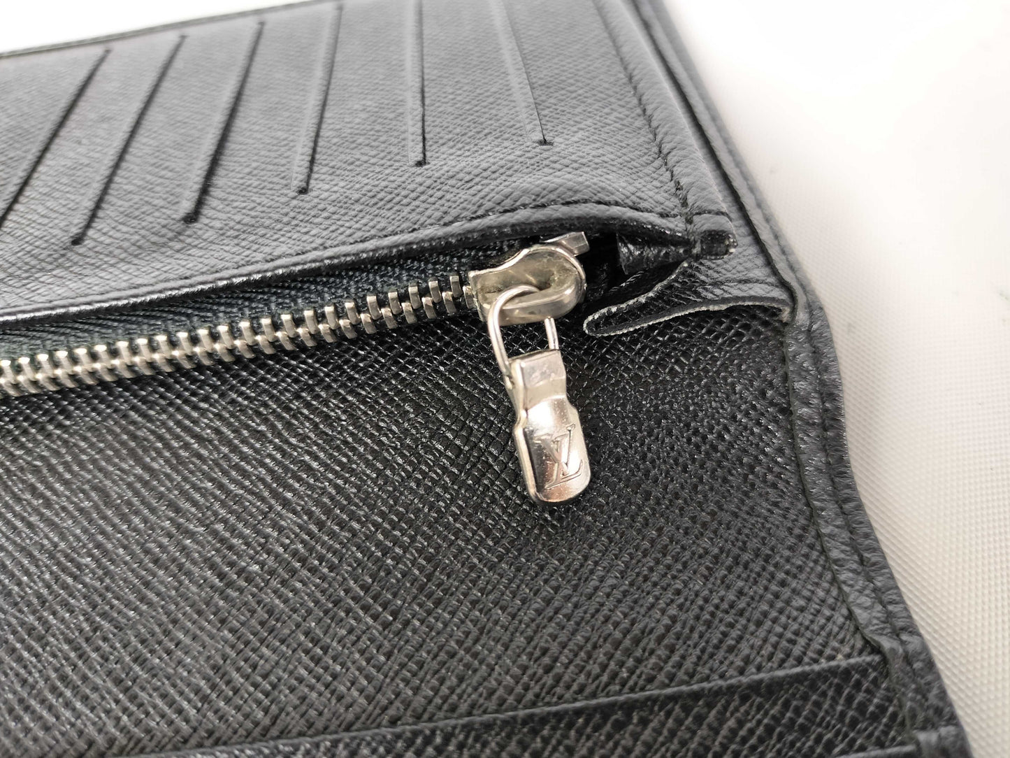 LOUIS VUITTON SP1099 Taiga Louis Vuitton Taiga Long Wallet