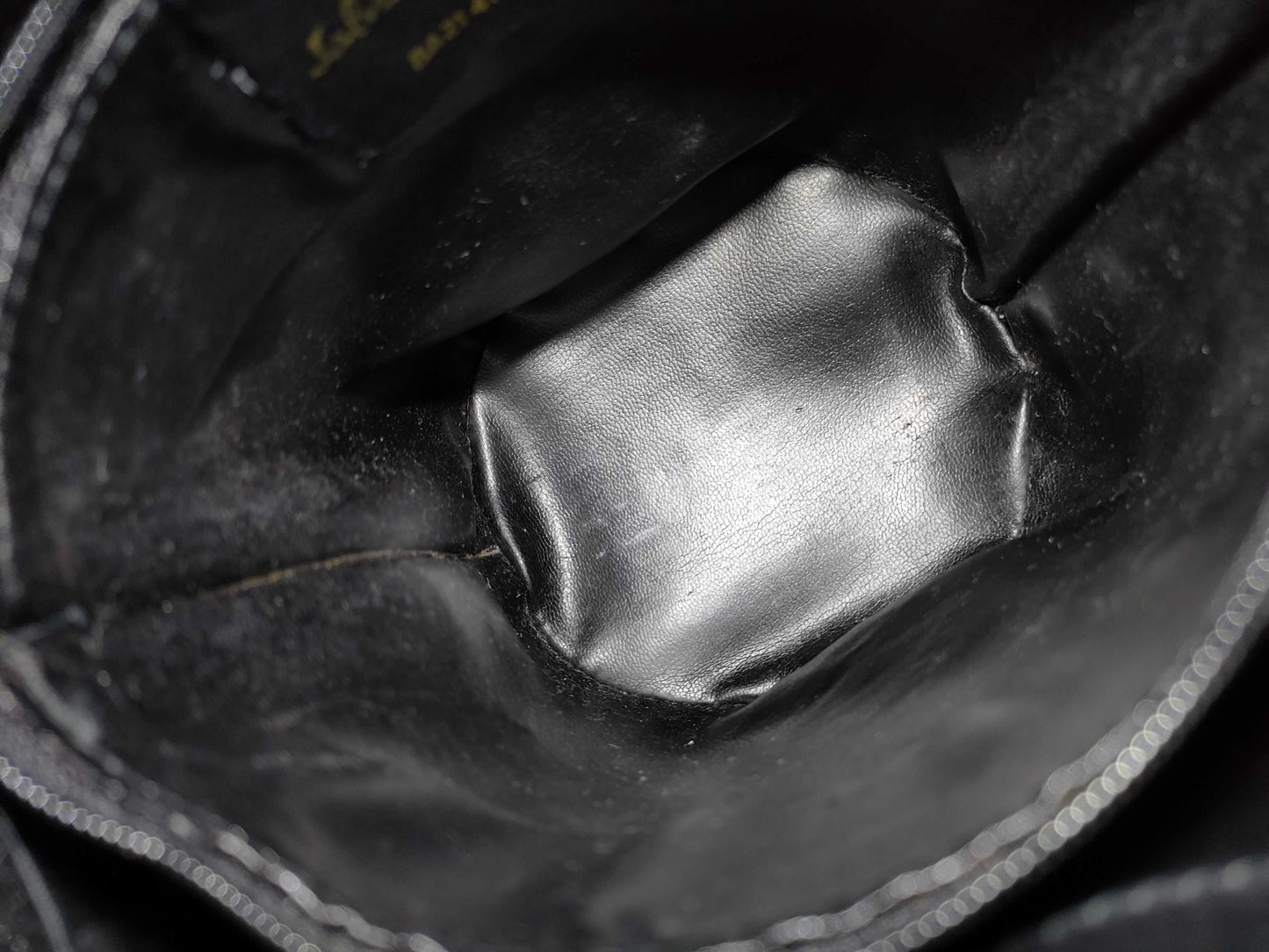 Salvatore Ferragamo Vara Leather Handbag BA21 4180 Black Handbag