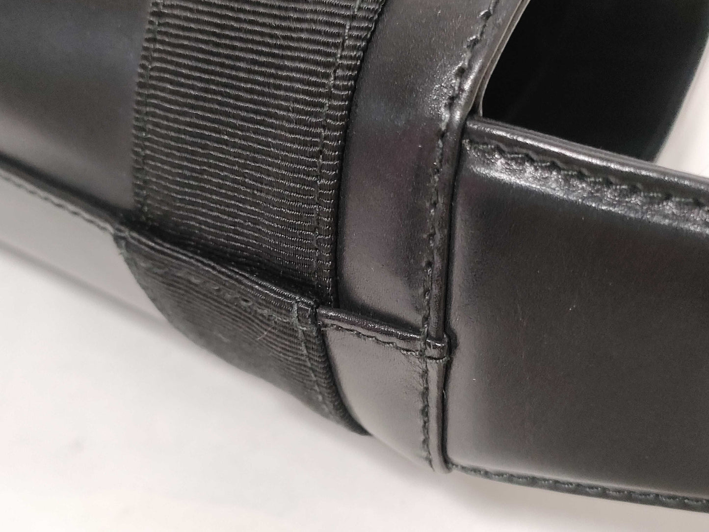 Salvatore Ferragamo Vara Leather Handbag BA21 4180 Black Handbag