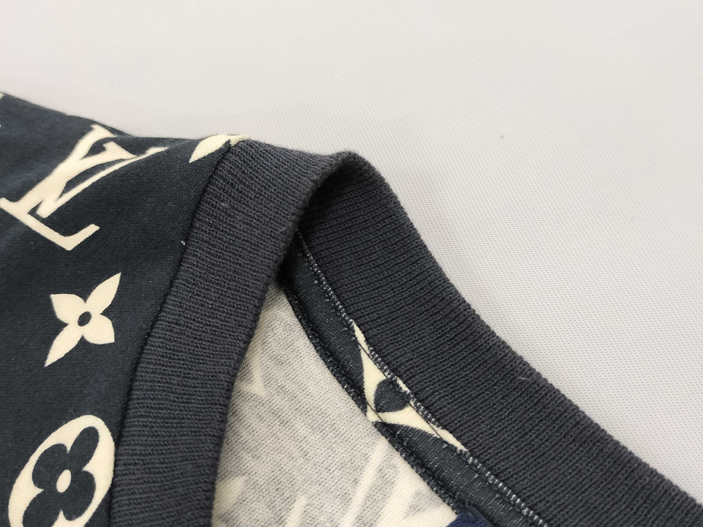 LOUIS VUITTON Monogram T-shirt with chain