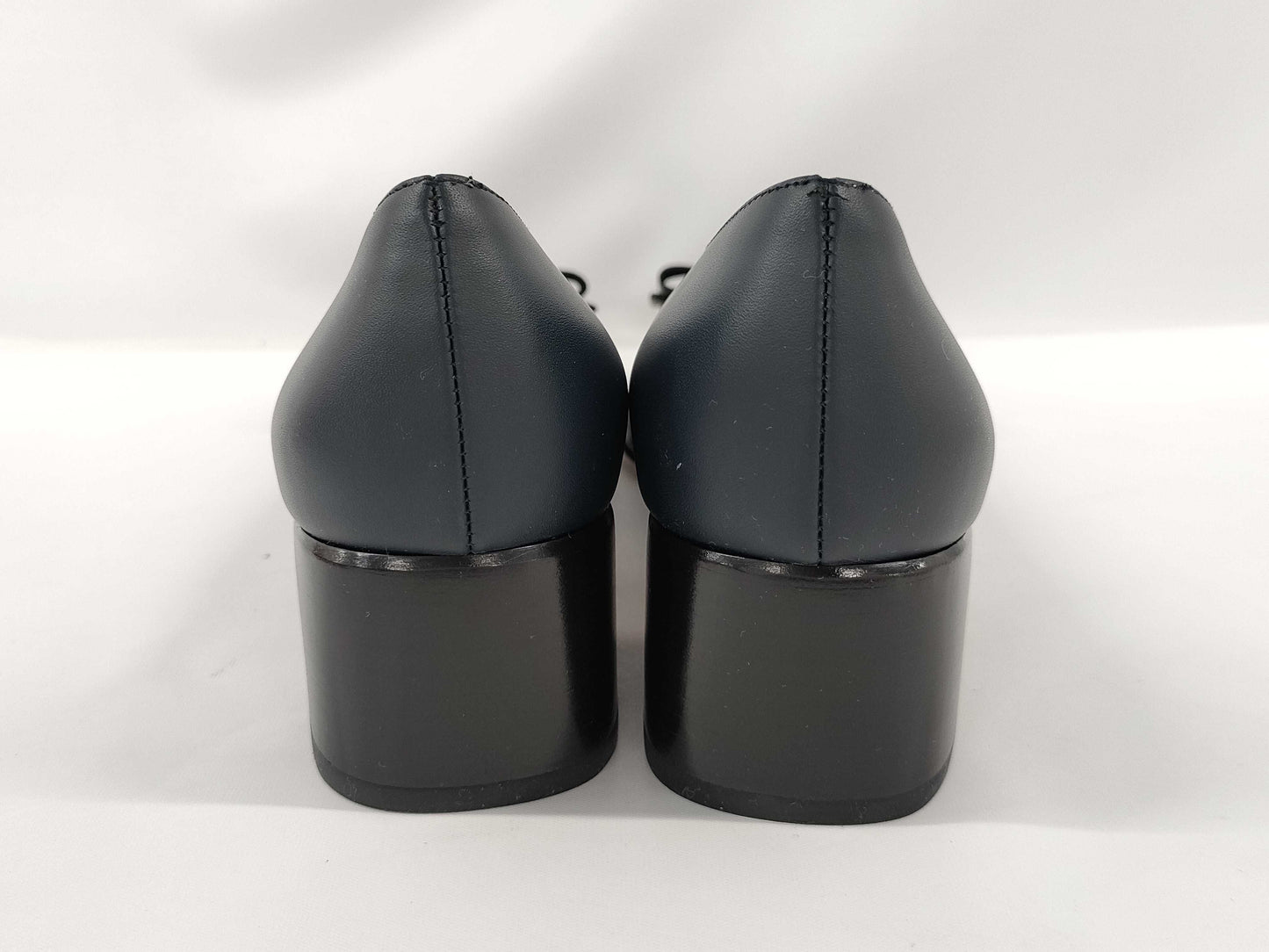 Salvatore Ferragamo Vara/Silver Hardware/Navy Pumps