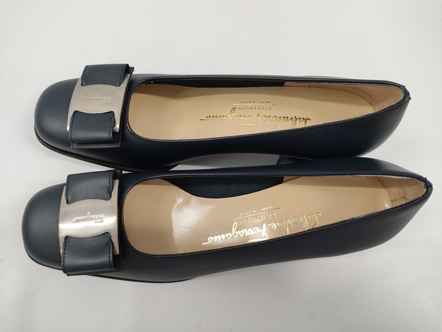 Salvatore Ferragamo Vara/Silver Hardware/Navy Pumps