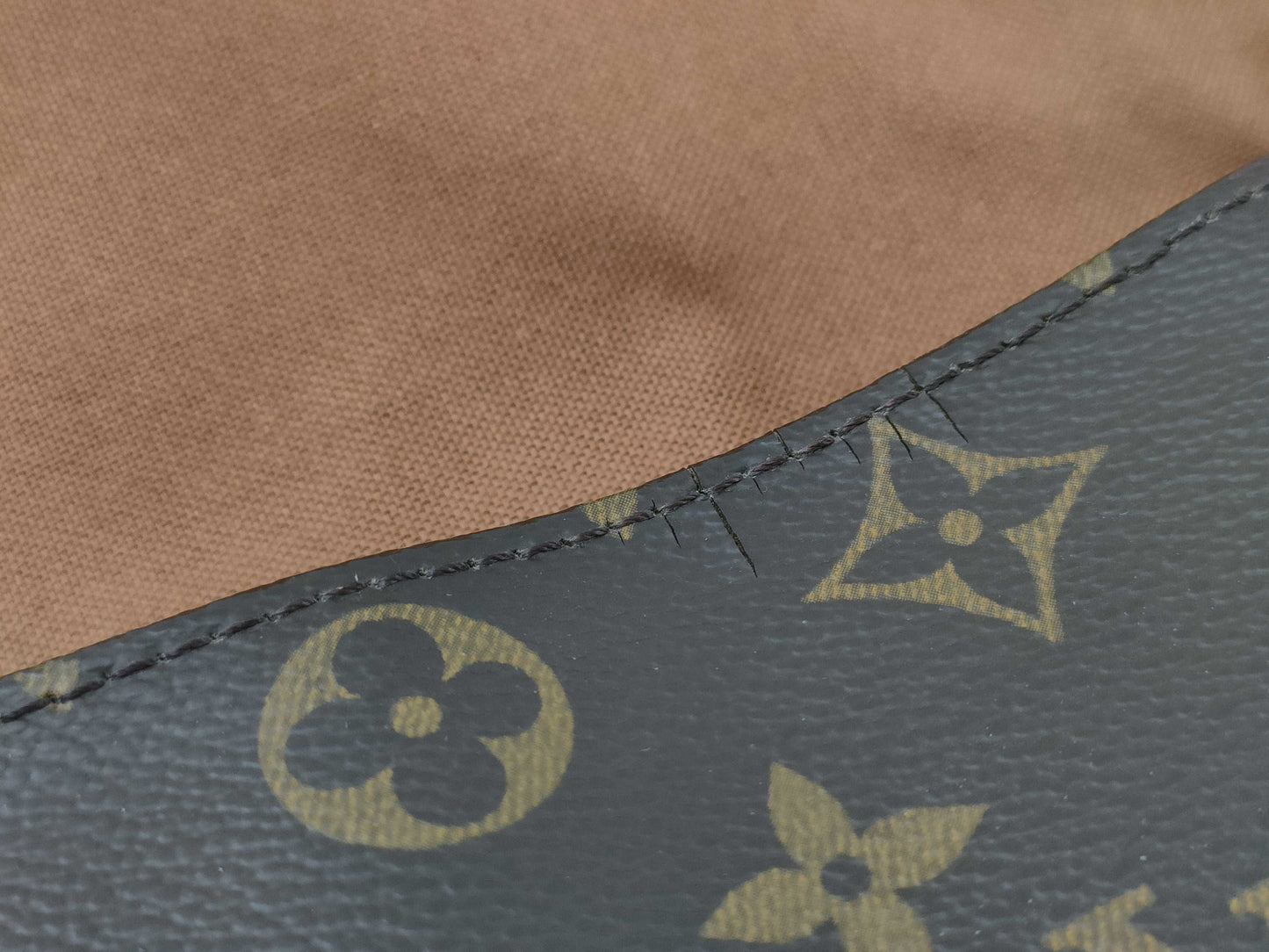 LOUIS VUITTON RFID verification failed. DU0025 Monogram M51147 Mini Looping Shoulder Bag.