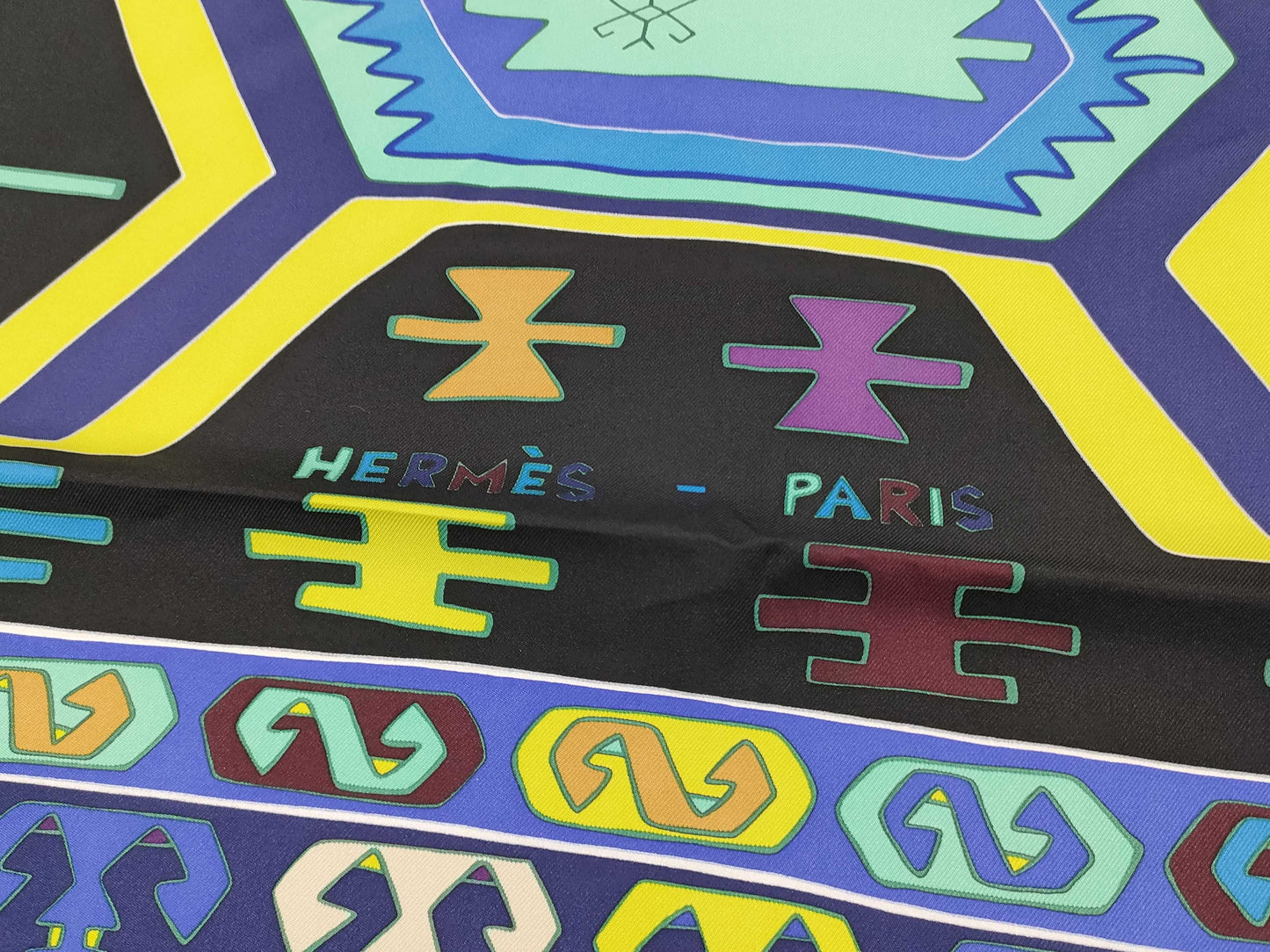 HERMES Carre Carre 90 KILIM Scarf