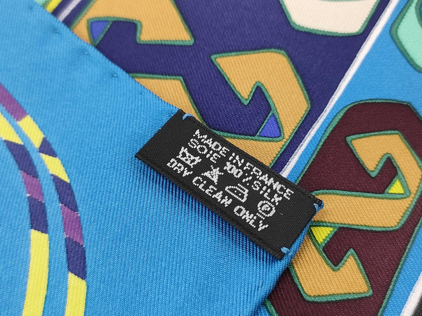 HERMES Carre Carre 90 KILIM Scarf